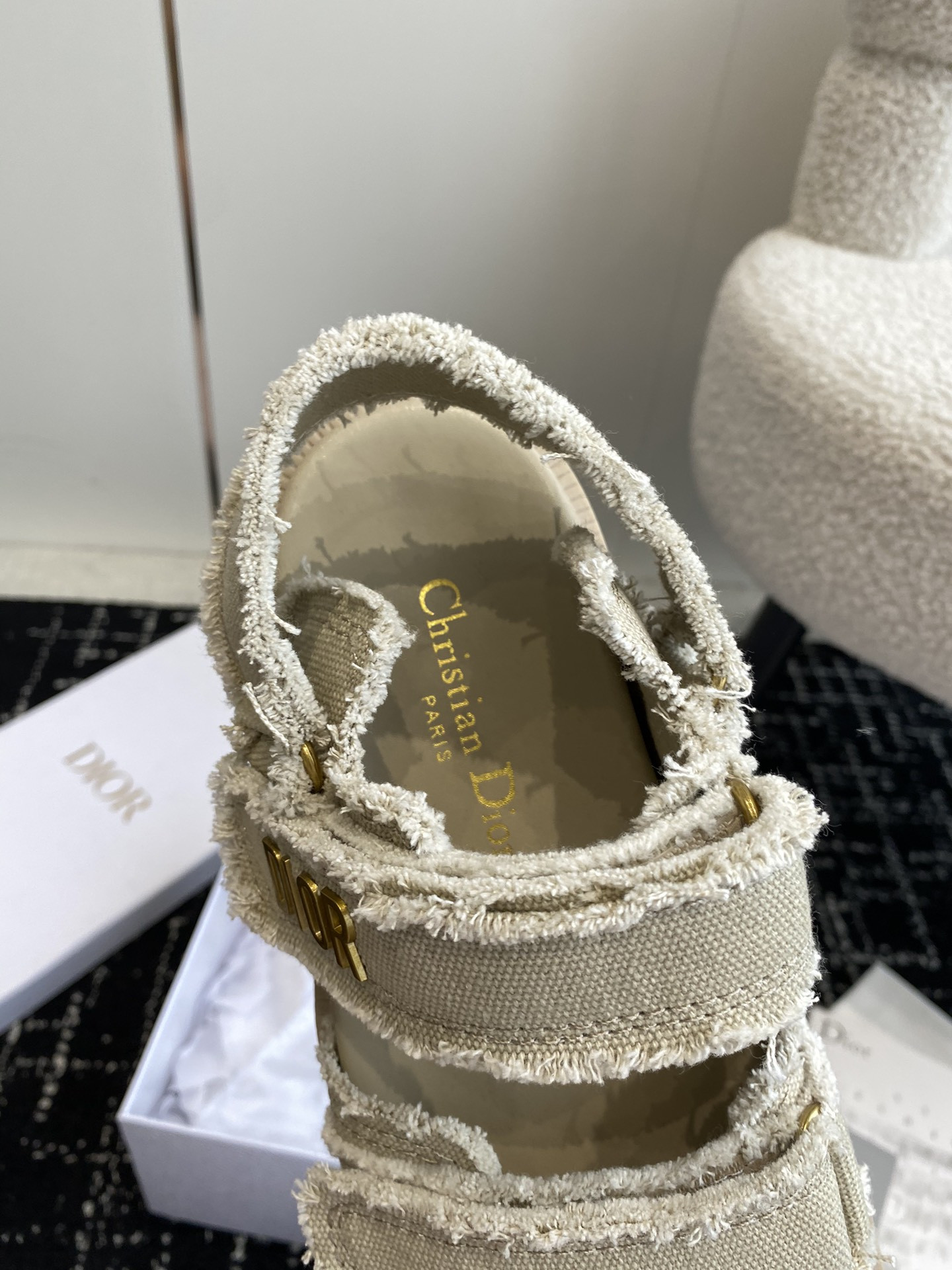 UA D*0ract Sandal