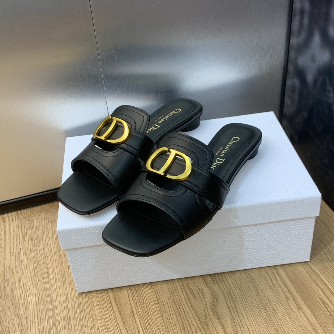 UA D*0r 30 Montaigne Slide
