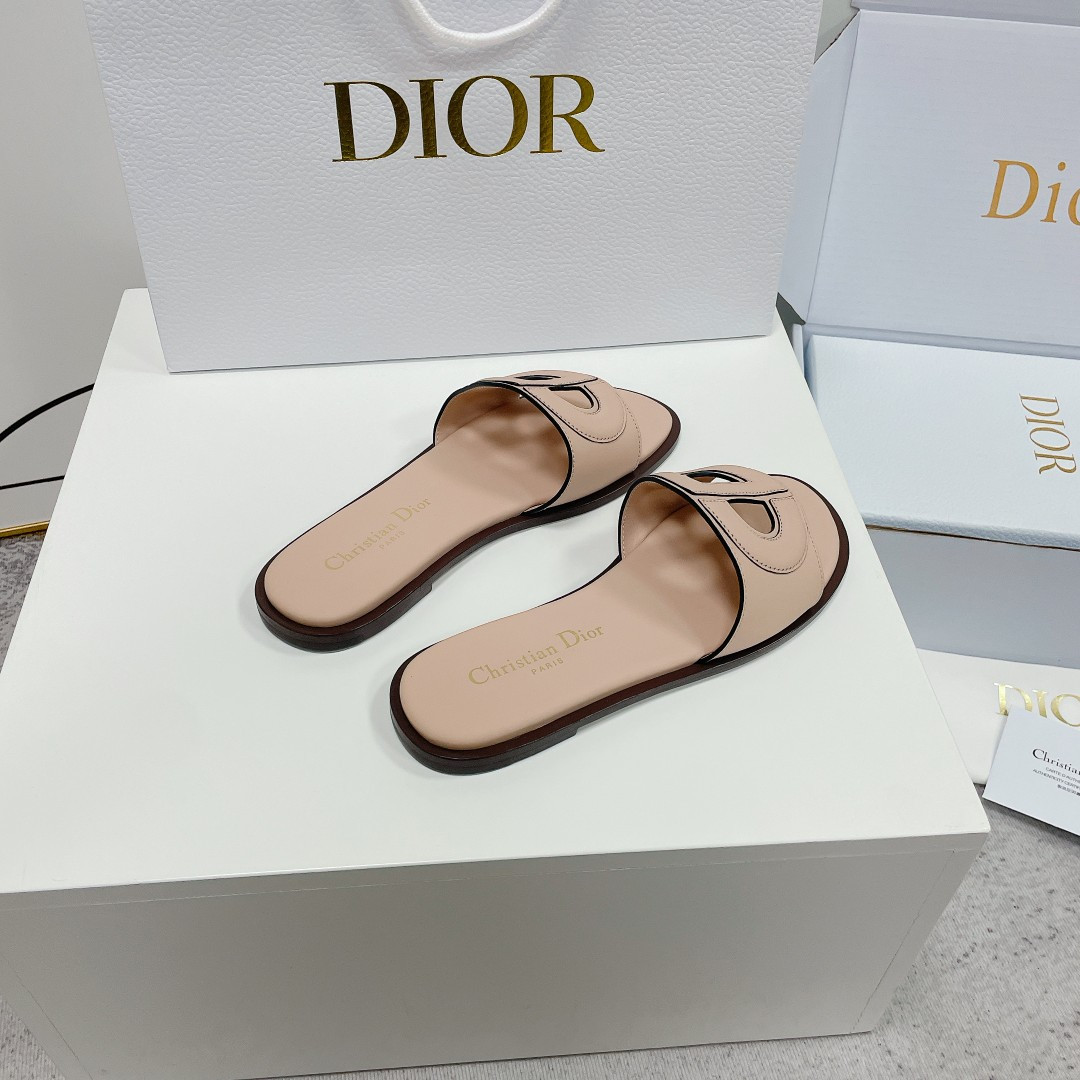 UA D*0r D-Club Slide
