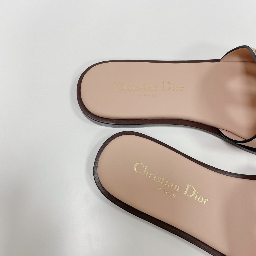 UA D*0r D-Club Slide