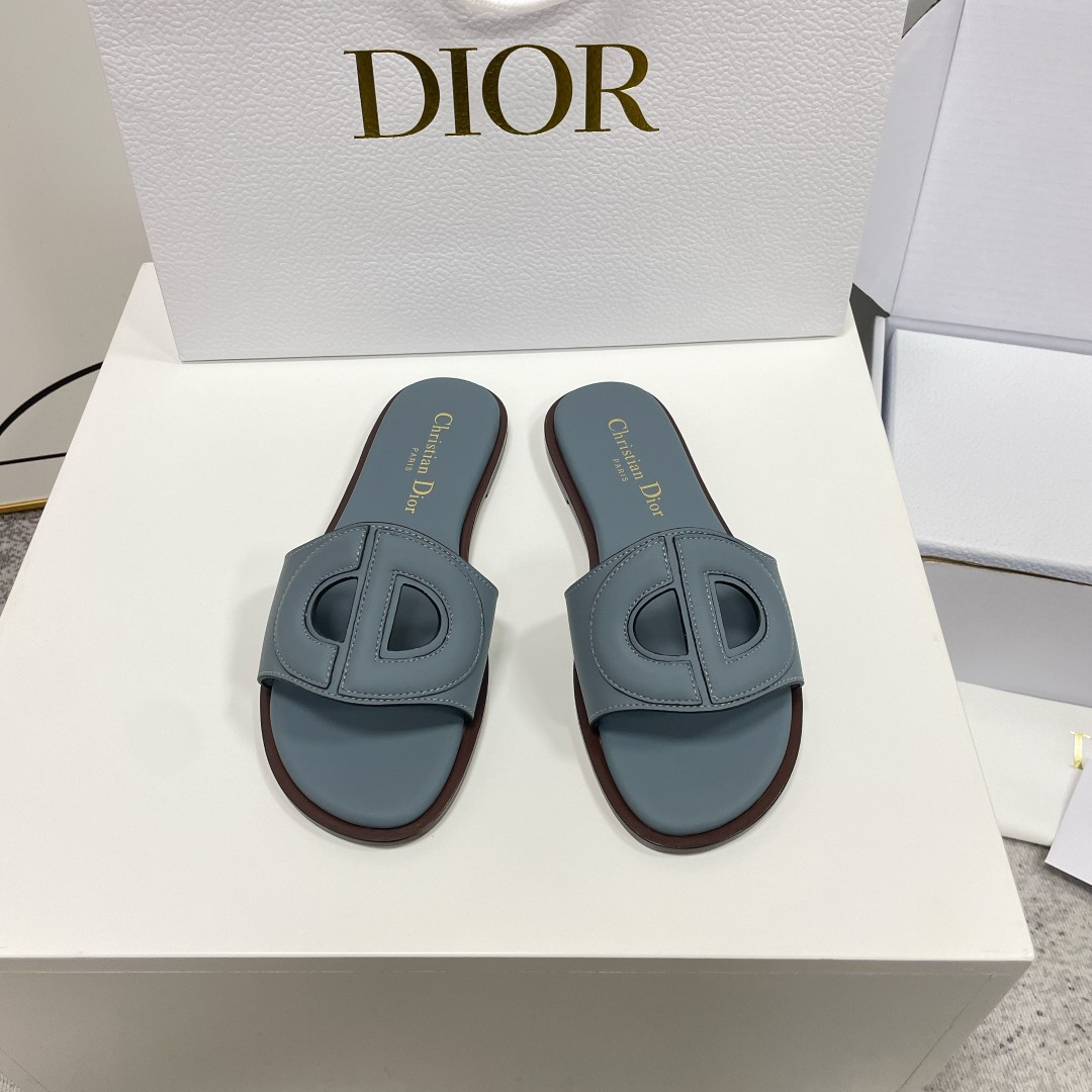 UA D*0r D-Club Slide