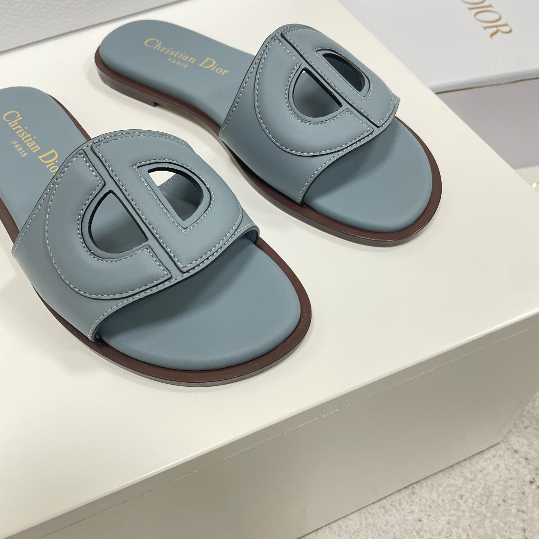 UA D*0r D-Club Slide
