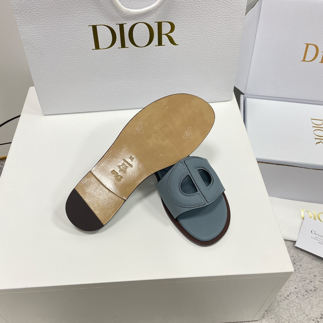 UA D*0r D-Club Slide