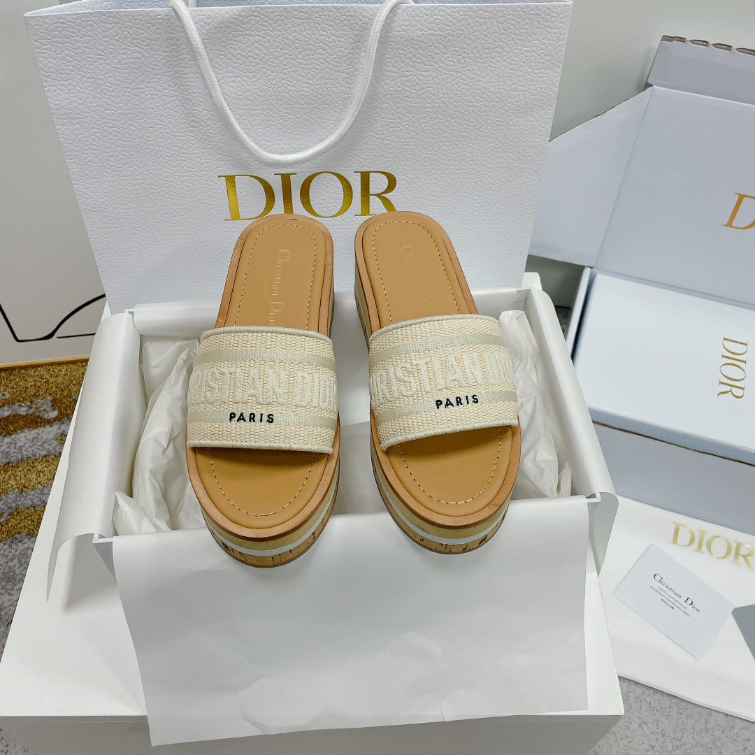 UA D*0riviera Dway Platform Slide White Embroidered Cotton