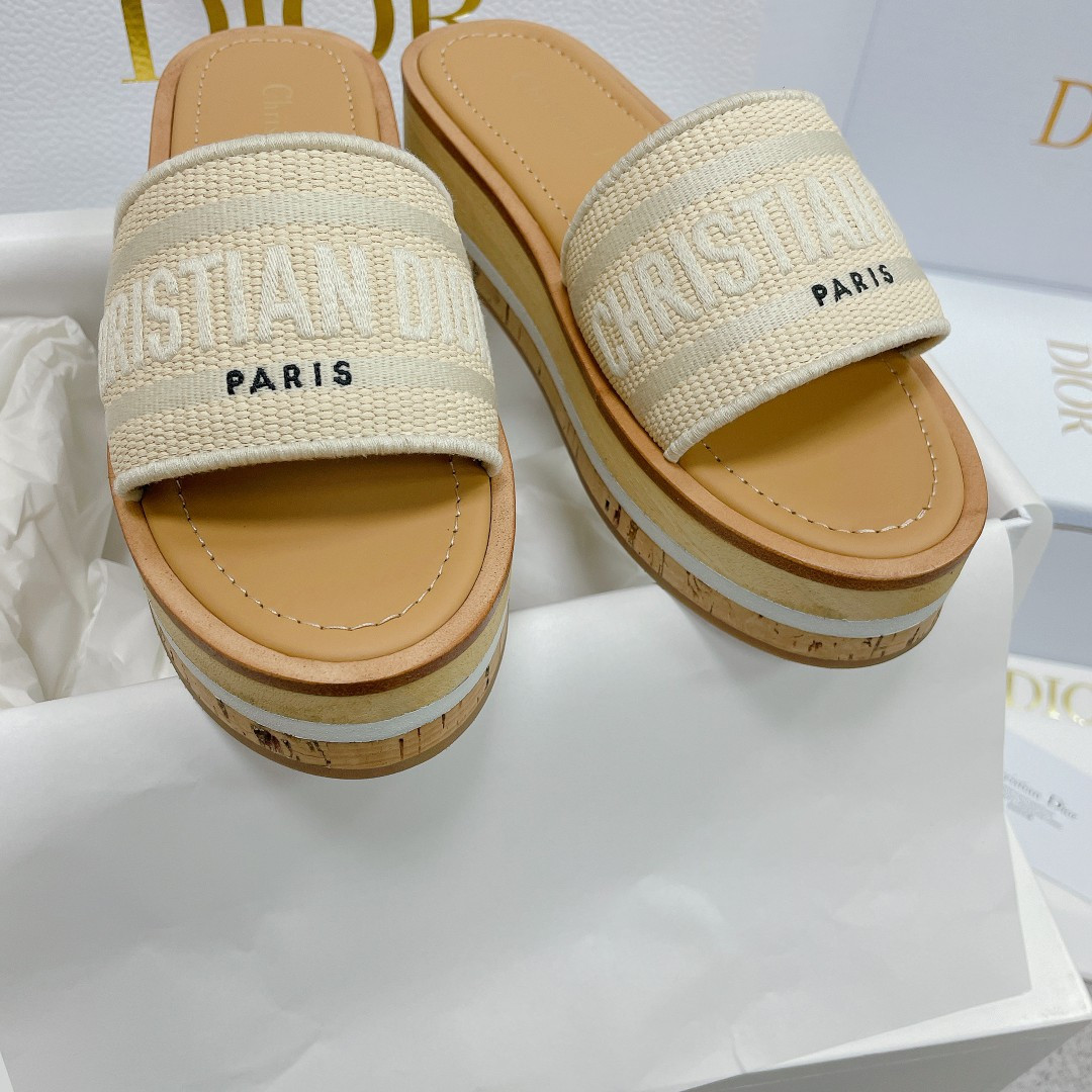 UA D*0riviera Dway Platform Slide White Embroidered Cotton