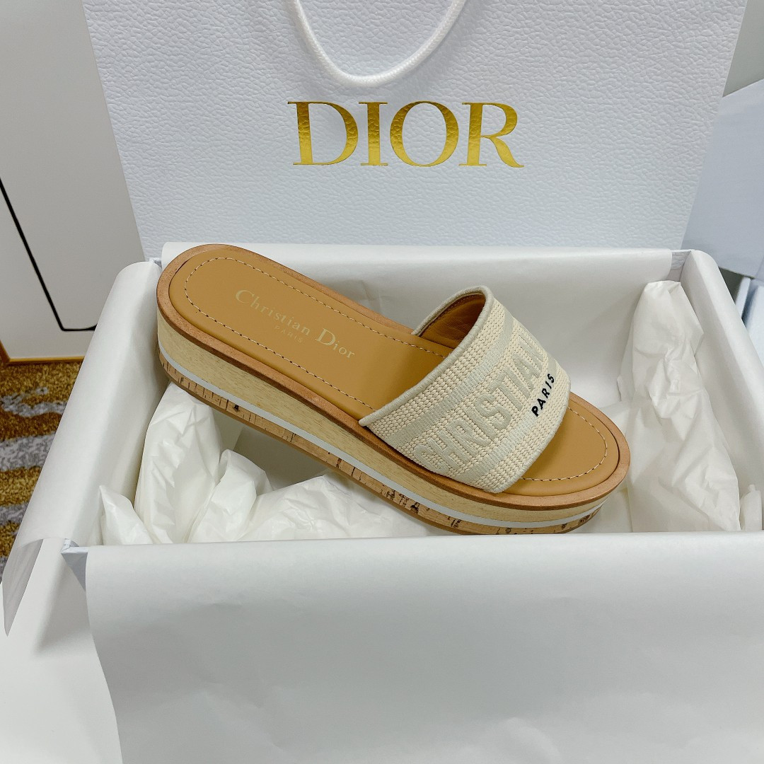 UA D*0riviera Dway Platform Slide White Embroidered Cotton