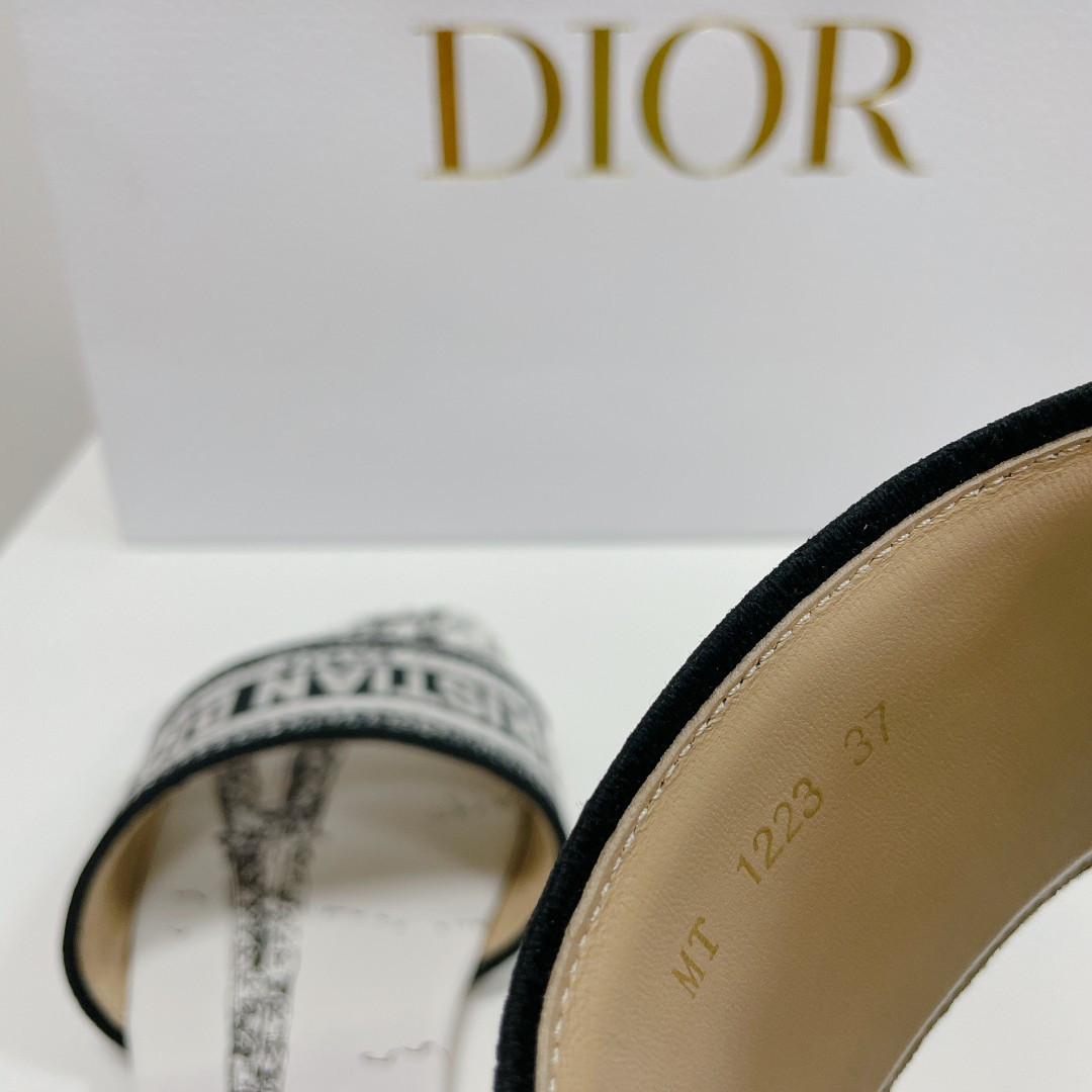 UA D*0r Dway Slide