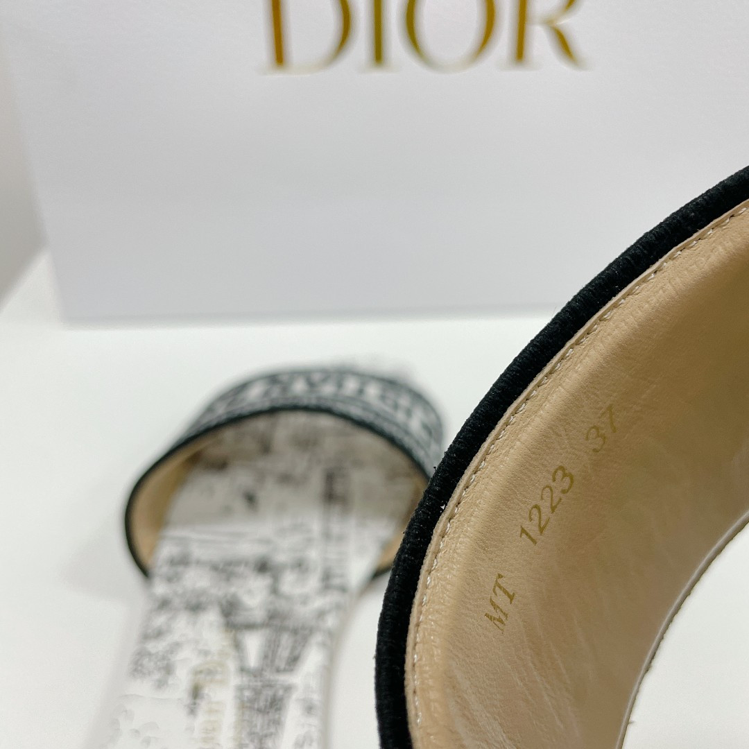 UA D*0r Dway Slide