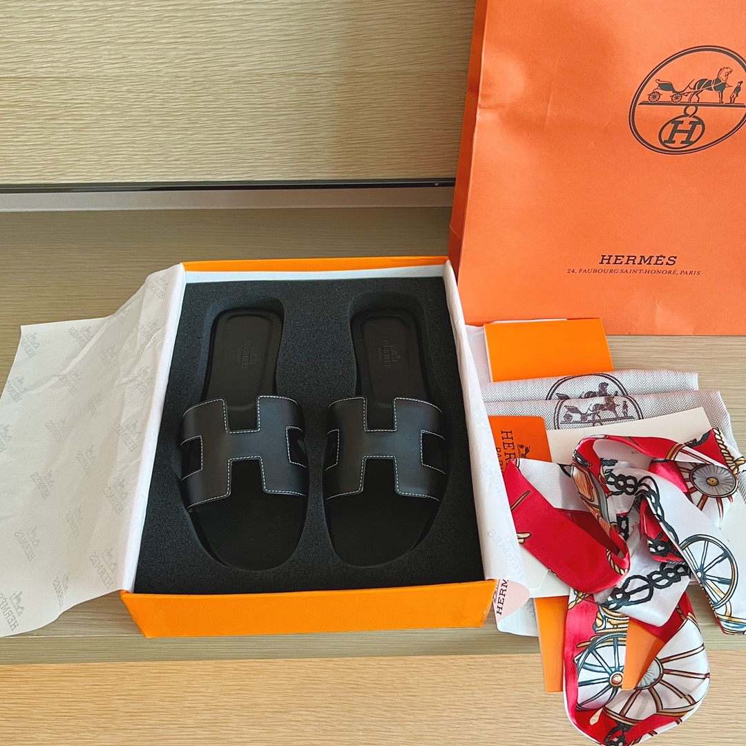 UA Hermès Oran sandal