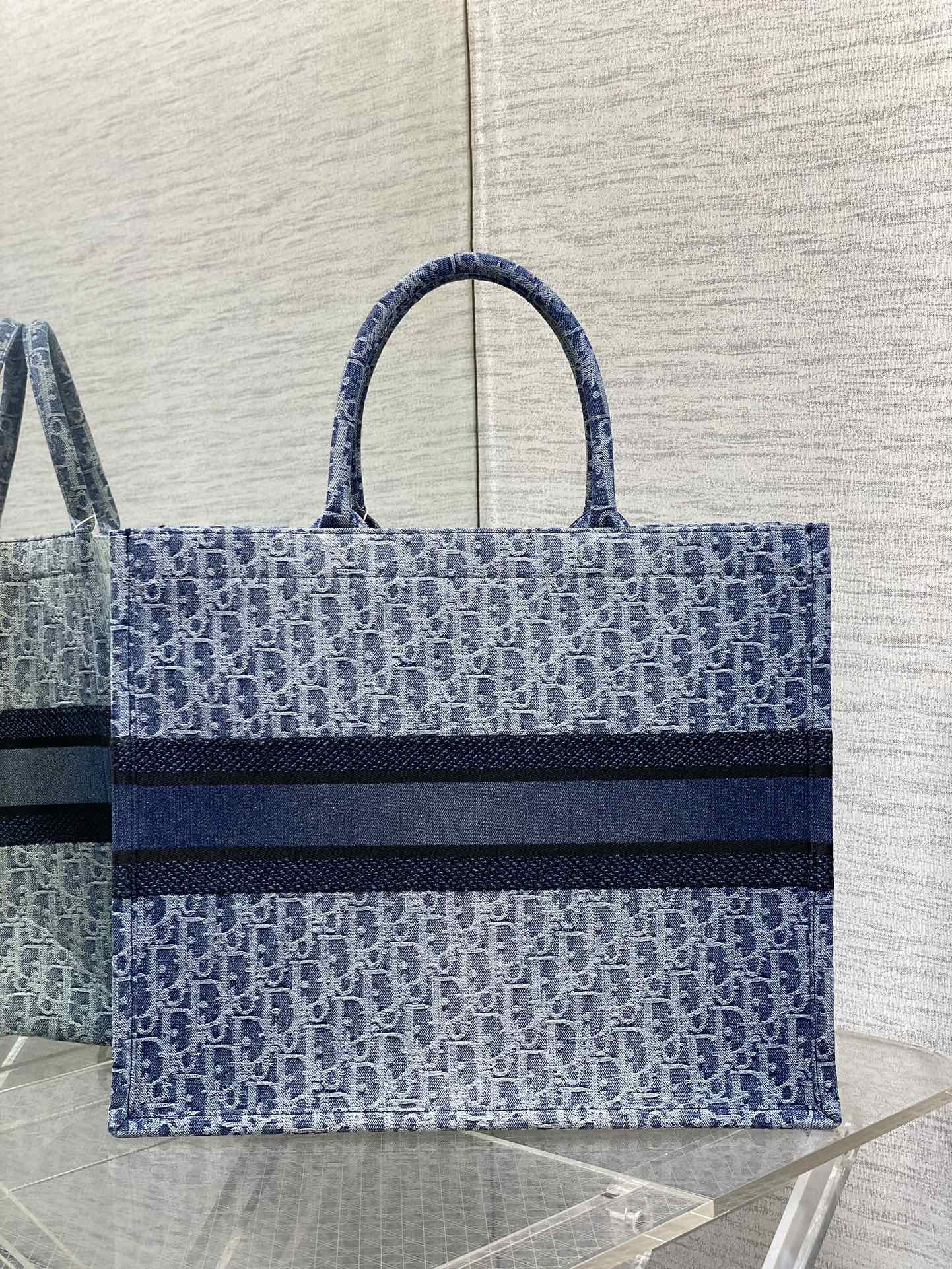 Large D*0r Book Tote Blue Denim D*0r Oblique Jacquard 42 x 35 x 18.5 cm