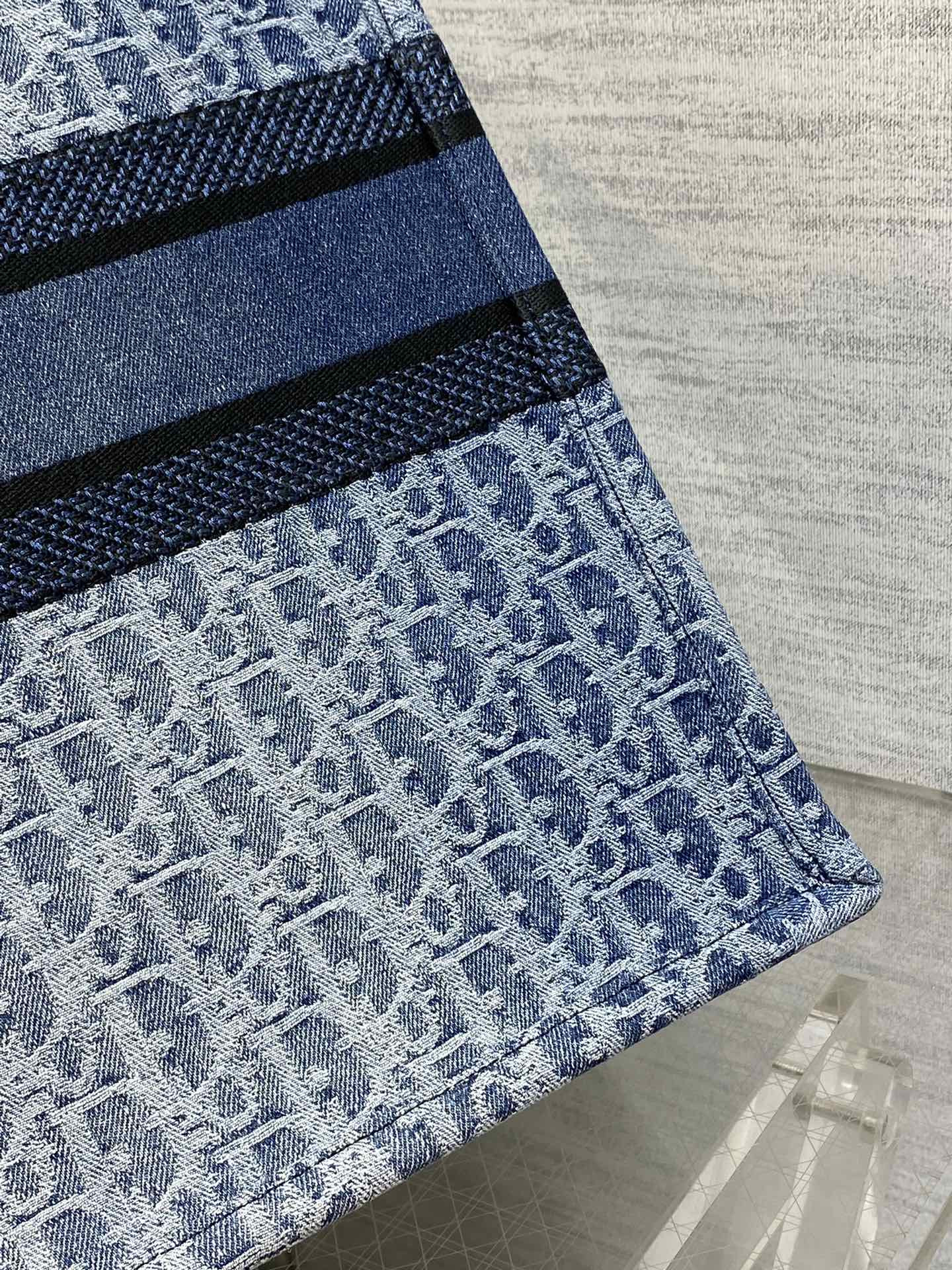 Large D*0r Book Tote Blue Denim D*0r Oblique Jacquard 42 x 35 x 18.5 cm