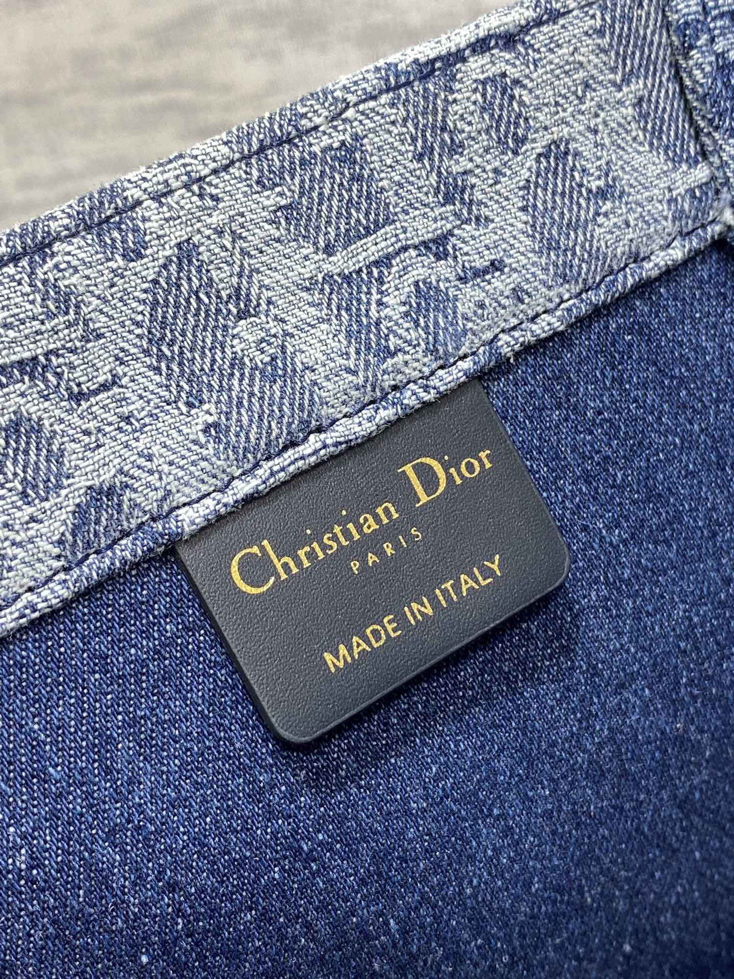 Medium D*0r Book Tote Blue Denim D*0r Oblique Jacquard 36 x 27.5 x 16.5 cm