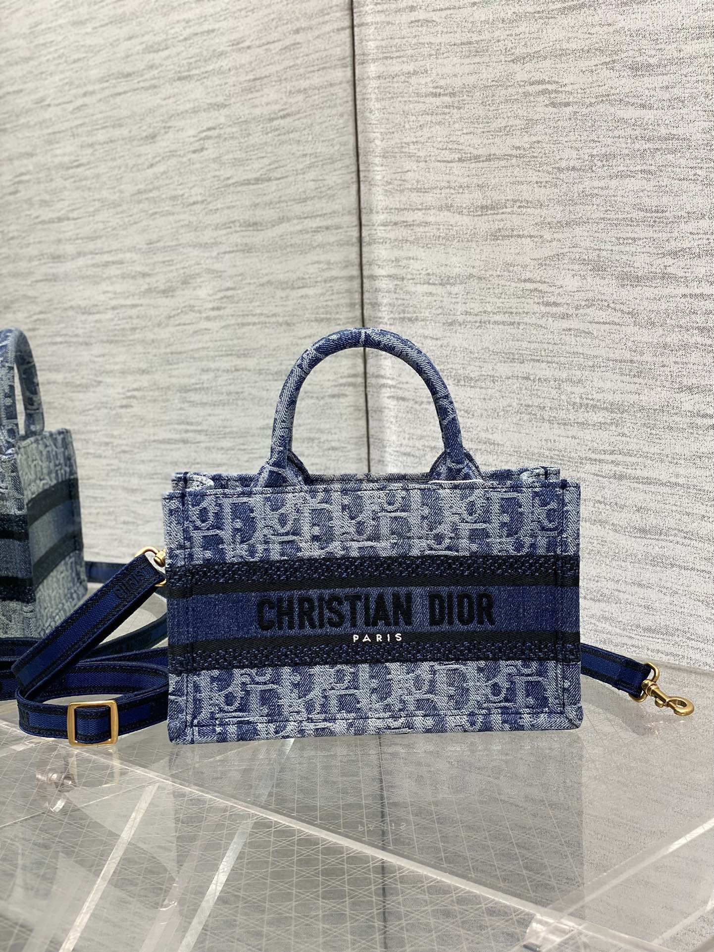 Mini D*0r Book Tote Blue Denim D*0r Oblique Jacquard 21.5 x 13 x 7.5 cm