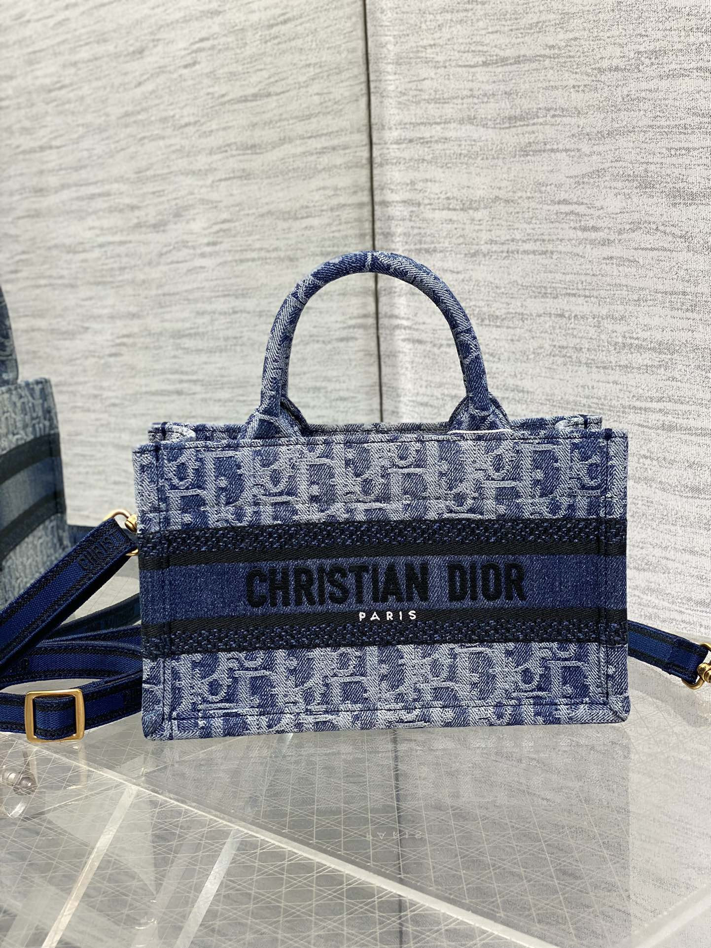 Mini D*0r Book Tote Blue Denim D*0r Oblique Jacquard 21.5 x 13 x 7.5 cm