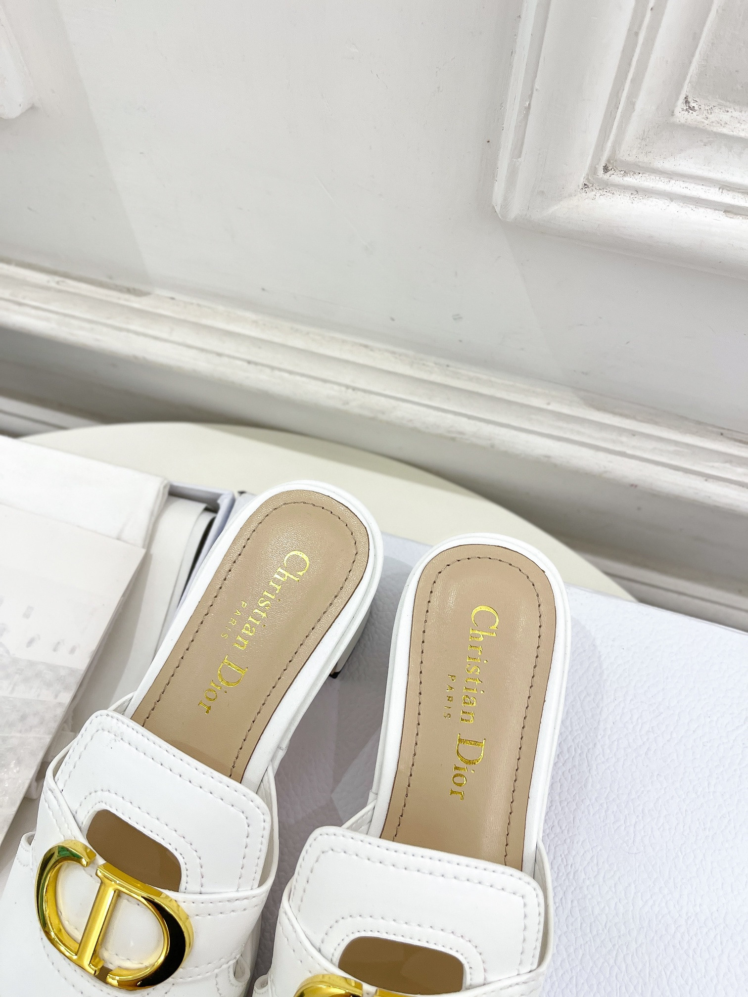 UA D*0r 30 Montaigne Platform Slide