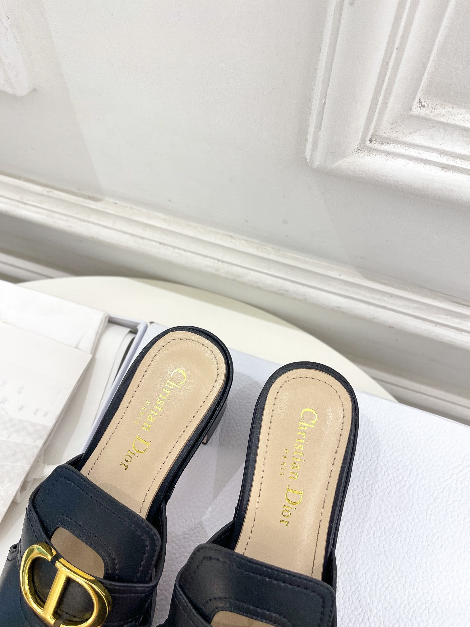 UA D*0r 30 Montaigne Platform Slide