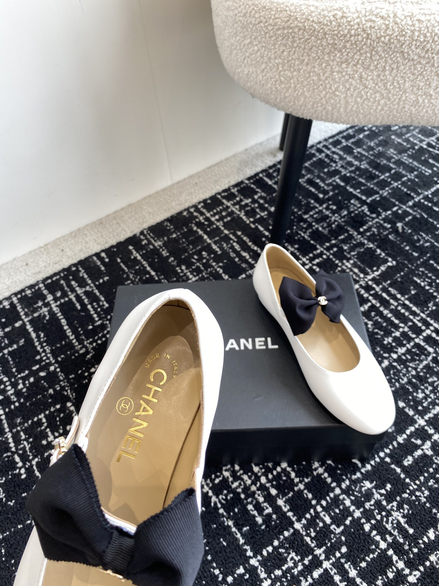 UA Ch*el MARY JANES FLAT