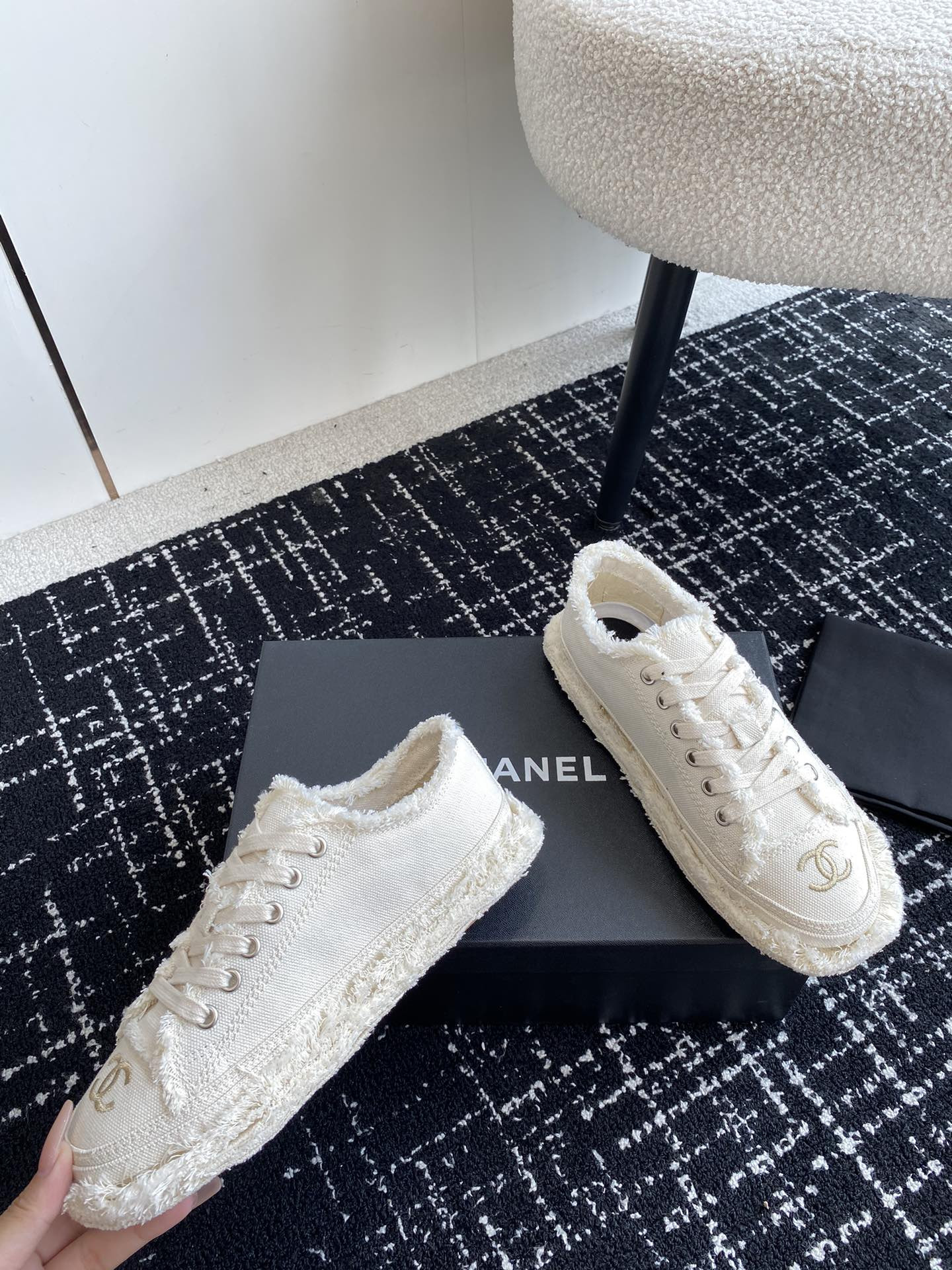 UA Ch*el SNEAKER