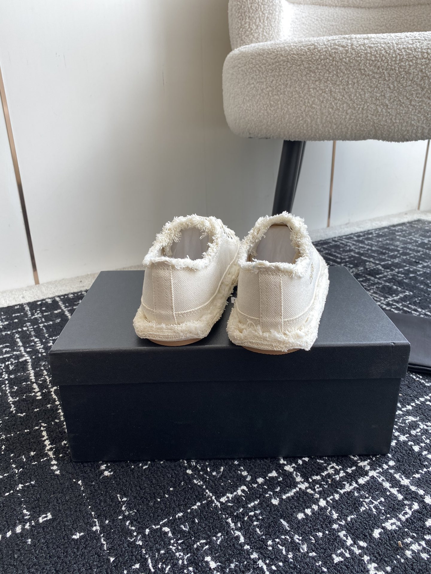 UA Ch*el SNEAKER