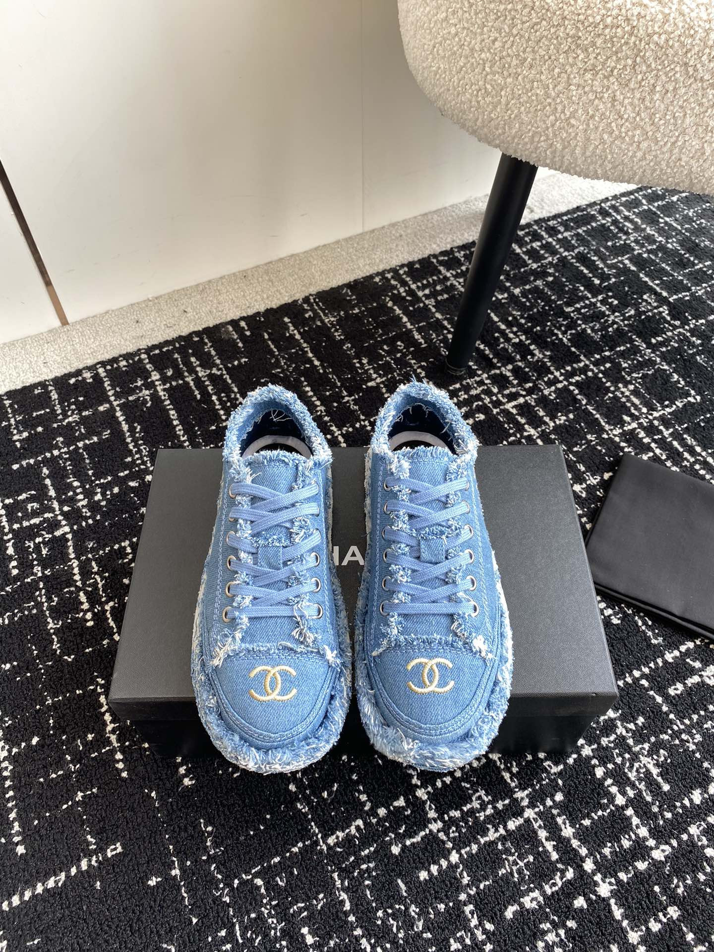 UA Ch*el SNEAKER