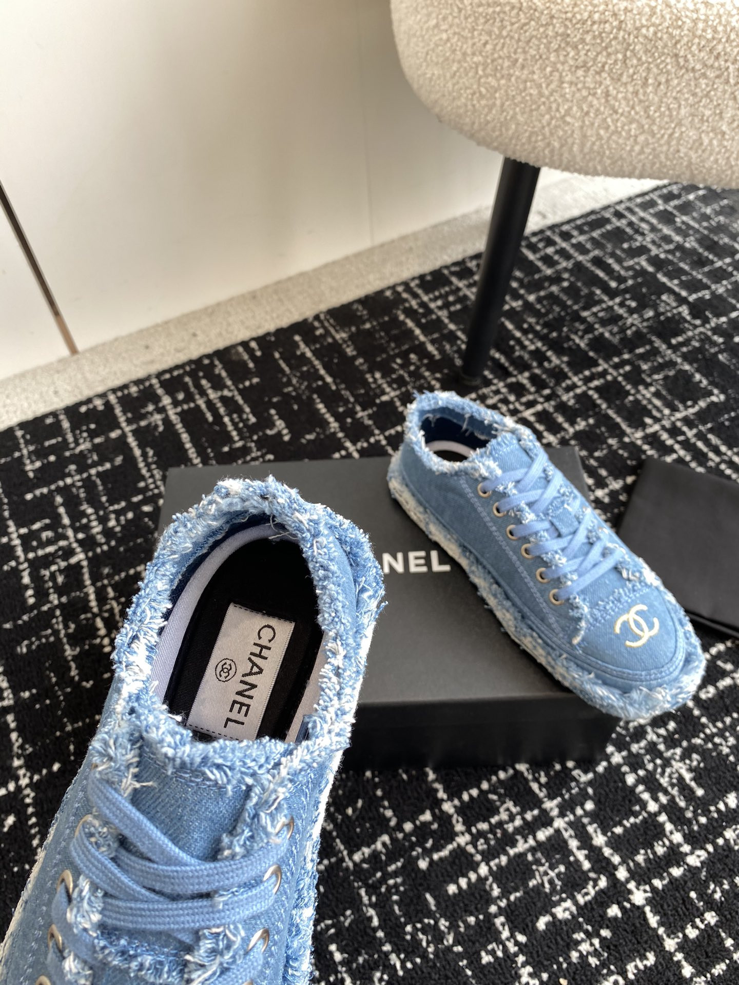 UA Ch*el SNEAKER