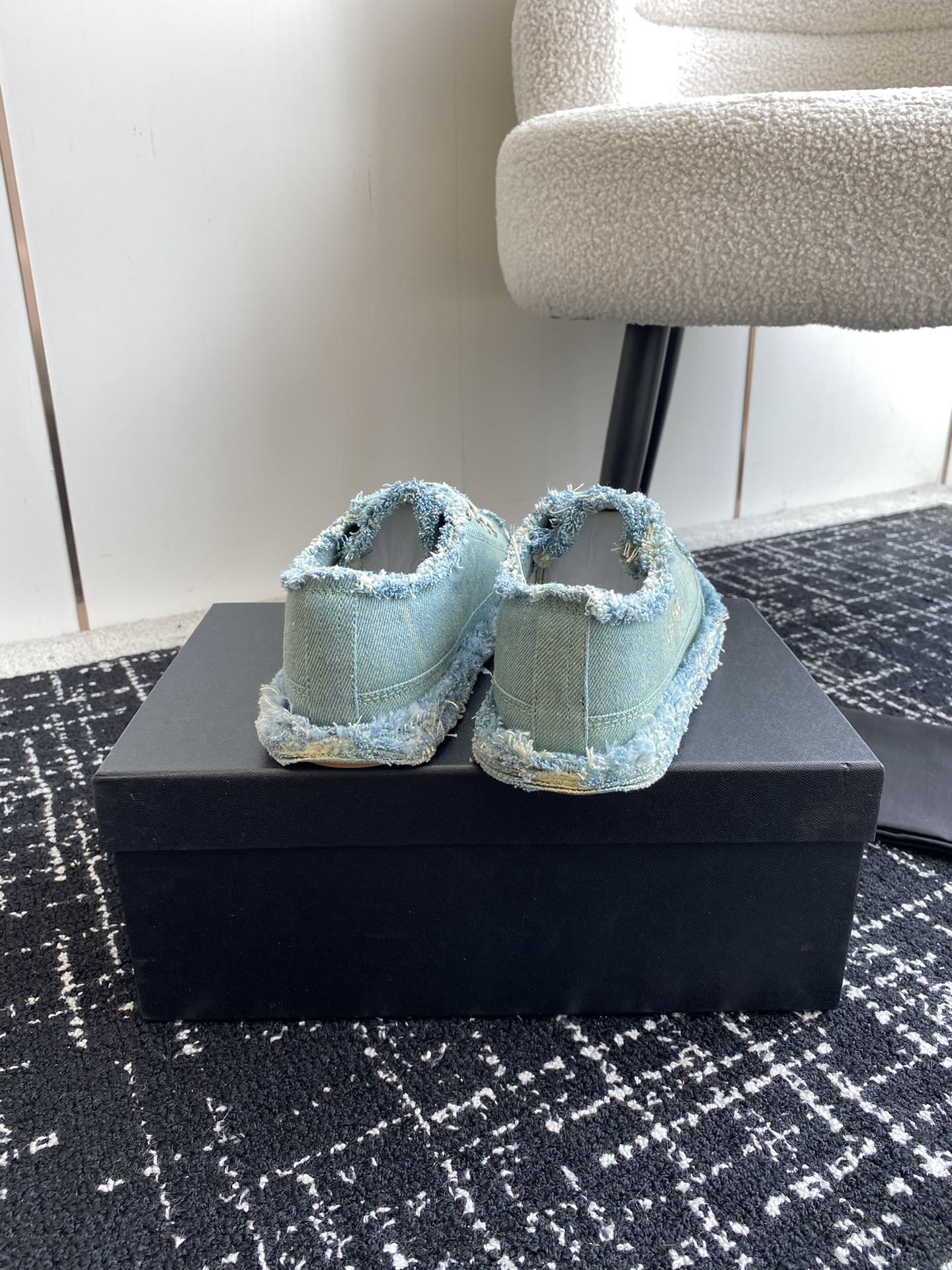 UA Ch*el SNEAKER