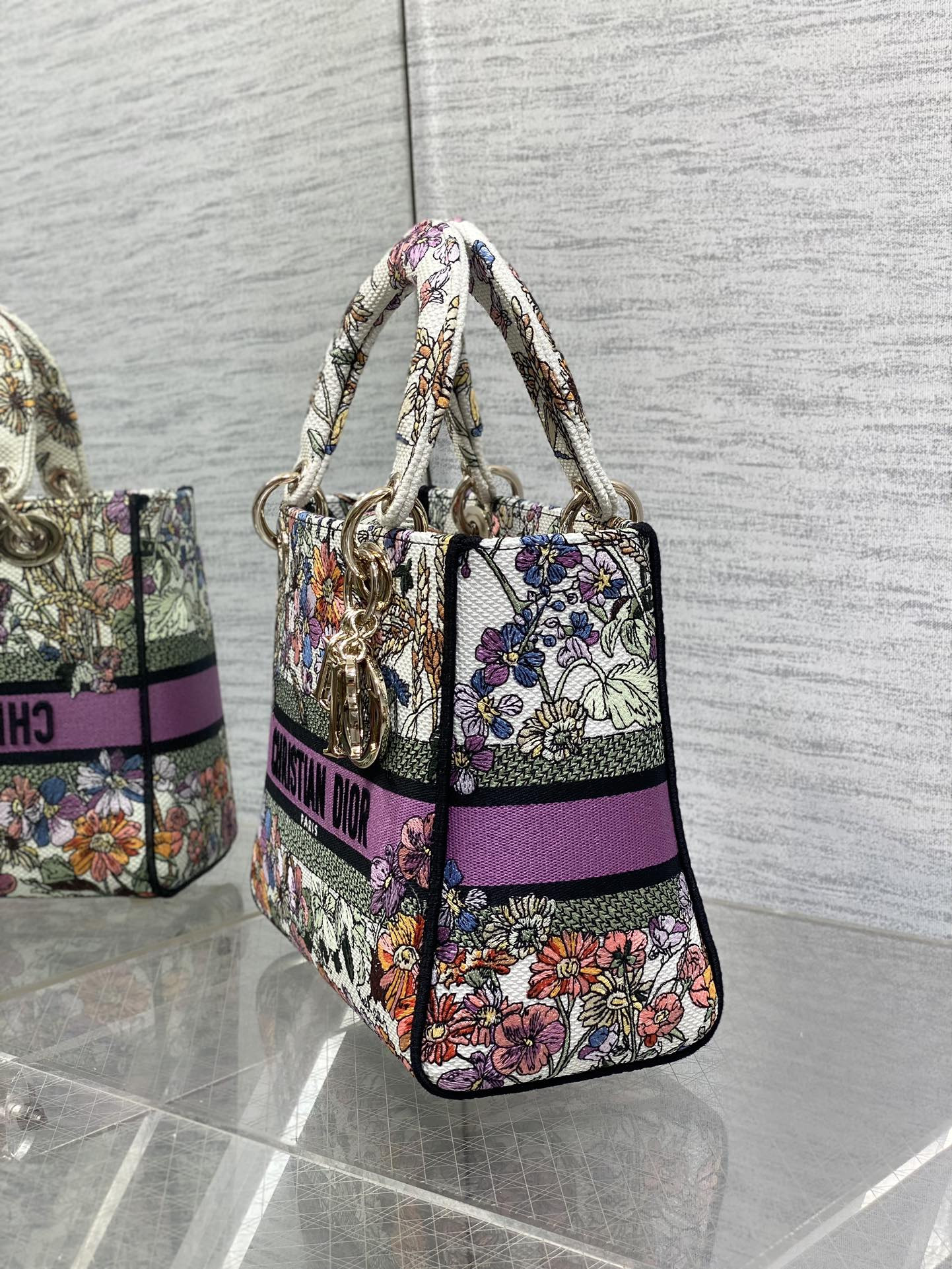 Medium Lady D*0r Bag  White Multicolor D*0r 4 Saisons Été Embroidery 24 x 20 x 12 cm