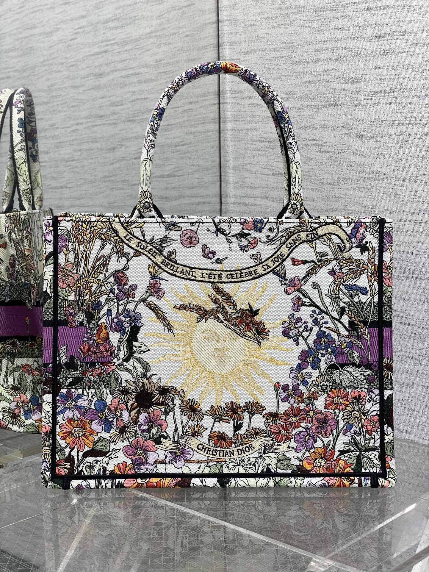Medium D*0r Book Tote Ecru Multicolor 36 x 27.5 x 16.5 cm