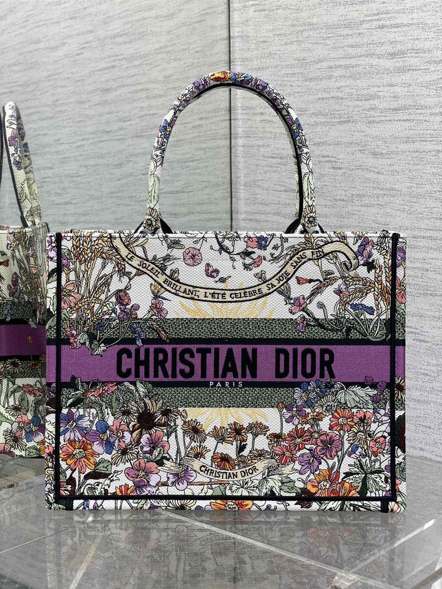 Medium D*0r Book Tote Ecru Multicolor D*0r 4 Saisons Été Soleil Embroidery 36 x 27.5 x 16.5 cm