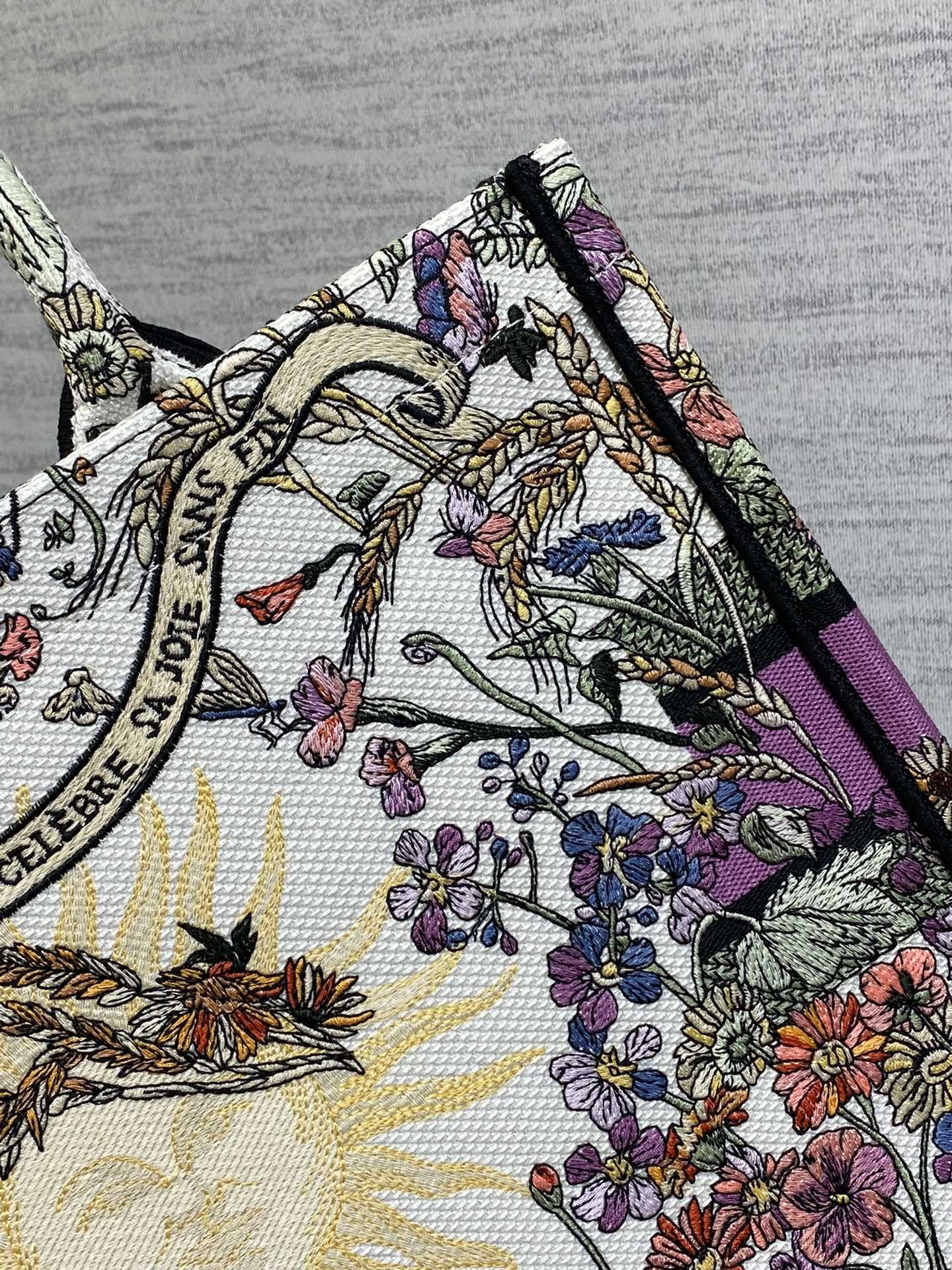 Medium D*0r Book Tote Ecru Multicolor D*0r 4 Saisons Été Soleil Embroidery 36 x 27.5 x 16.5 cm