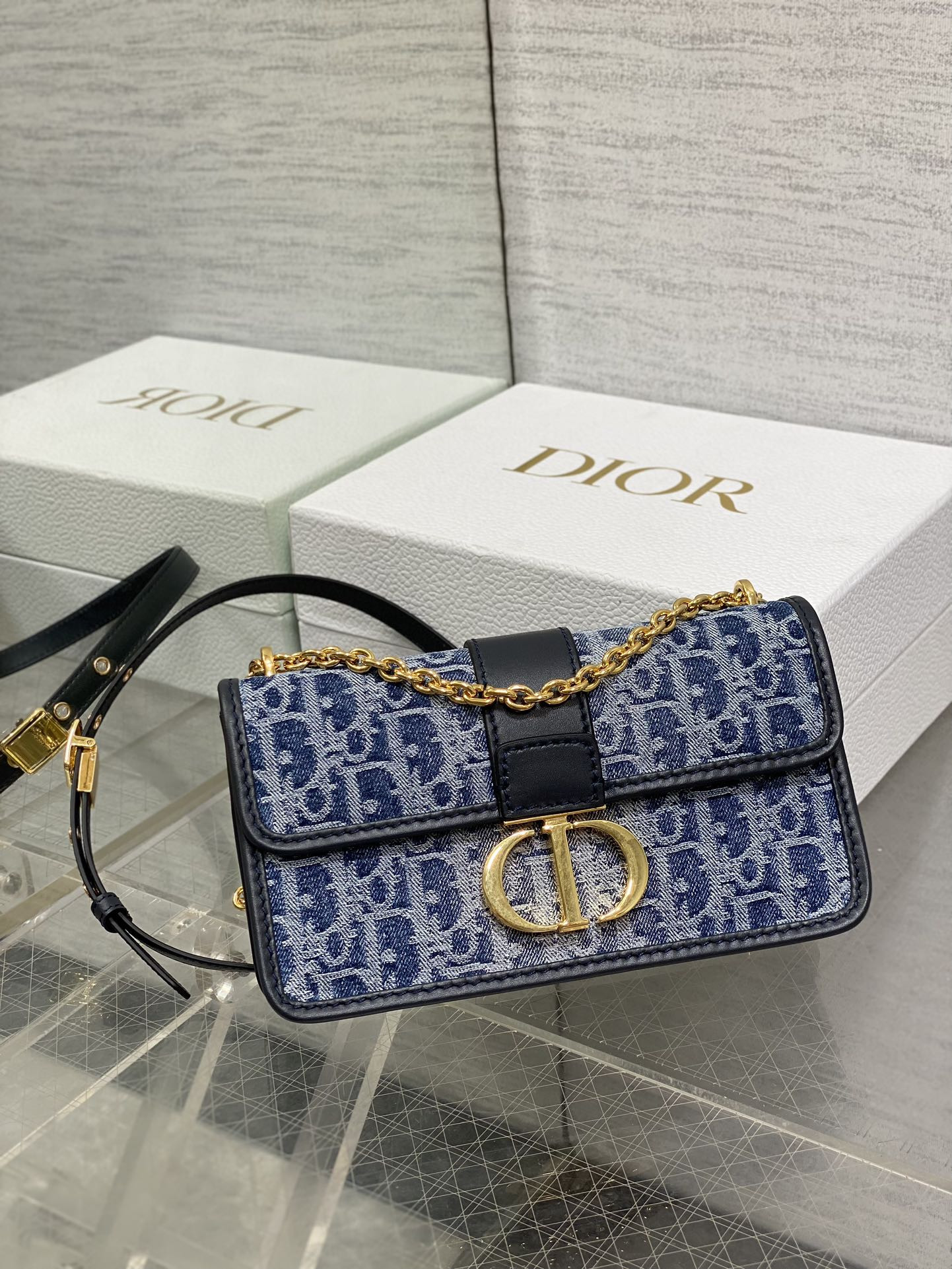 D*0r 30 Montaigne East-West Bag with Chain Blue Denim D*0r Oblique Jacquard 21 x 12 x 6 cm