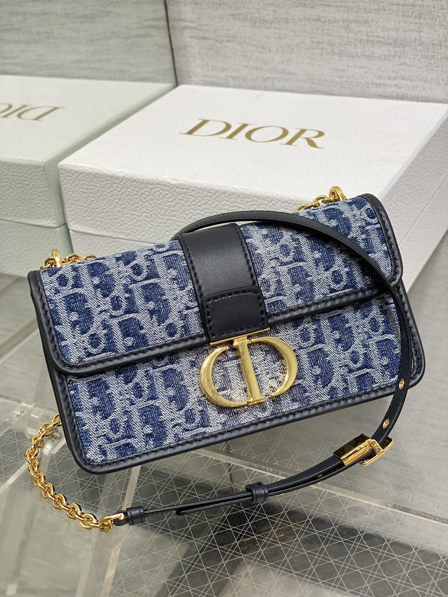 D*0r 30 Montaigne East-West Bag with Chain Blue Denim D*0r Oblique Jacquard 21 x 12 x 6 cm