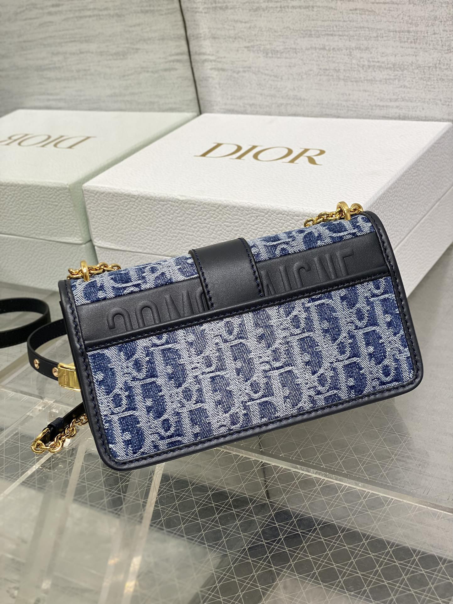 D*0r 30 Montaigne East-West Bag with Chain Blue Denim D*0r Oblique Jacquard 21 x 12 x 6 cm