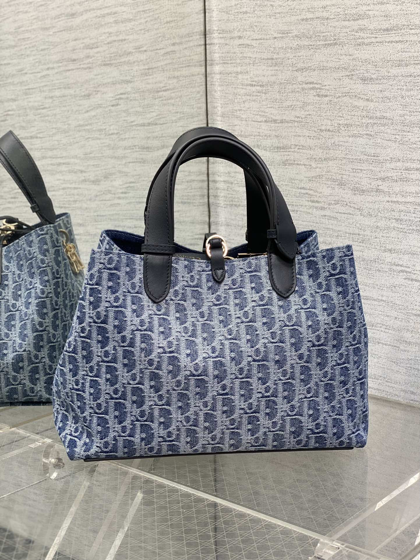 Medium D*0r Toujours Bag Blue Denim D*0r Oblique Jacquard 28.5 x 21.5 x 17 cm