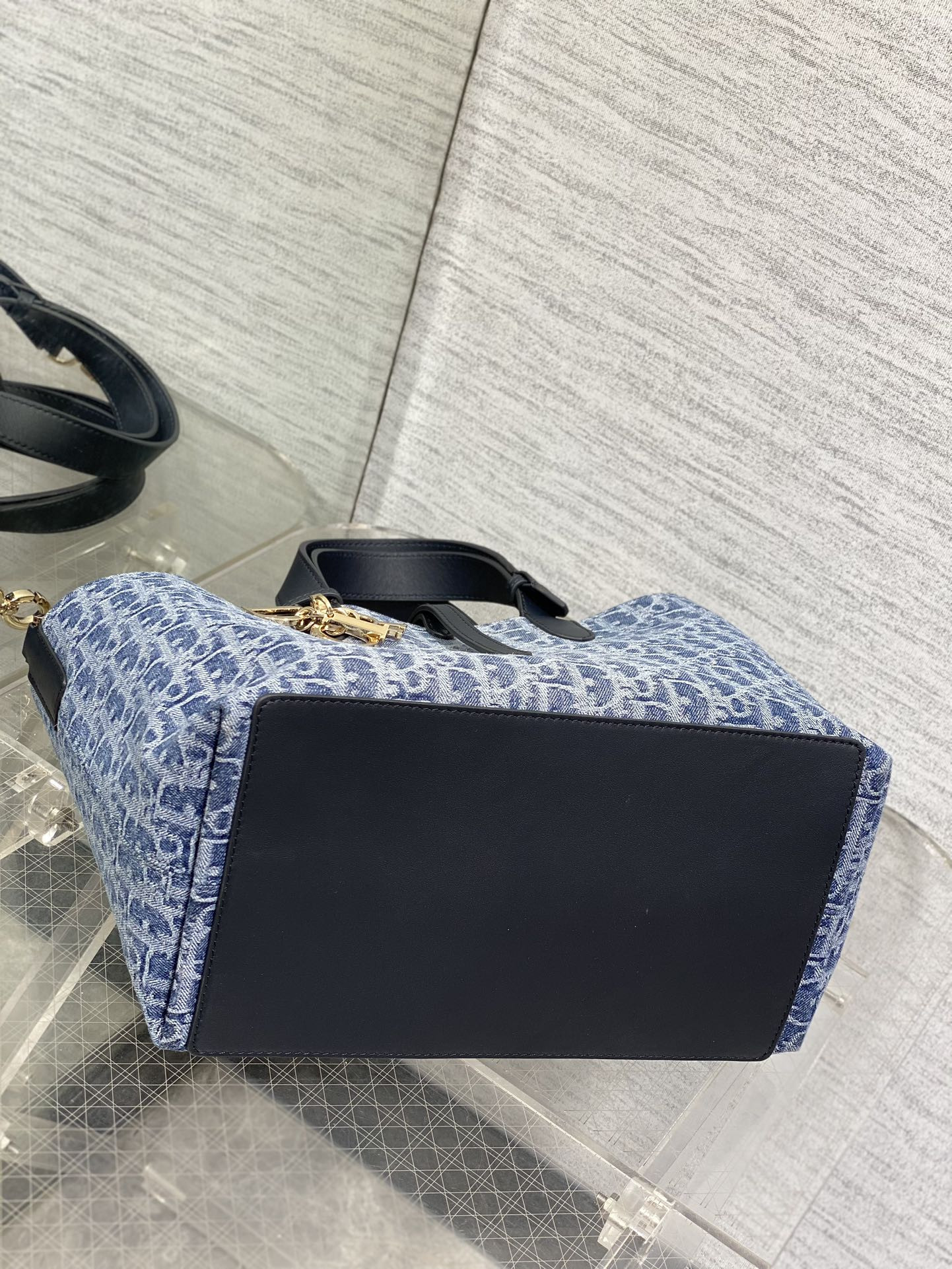 Medium D*0r Toujours Bag Blue Denim D*0r Oblique Jacquard 28.5 x 21.5 x 17 cm