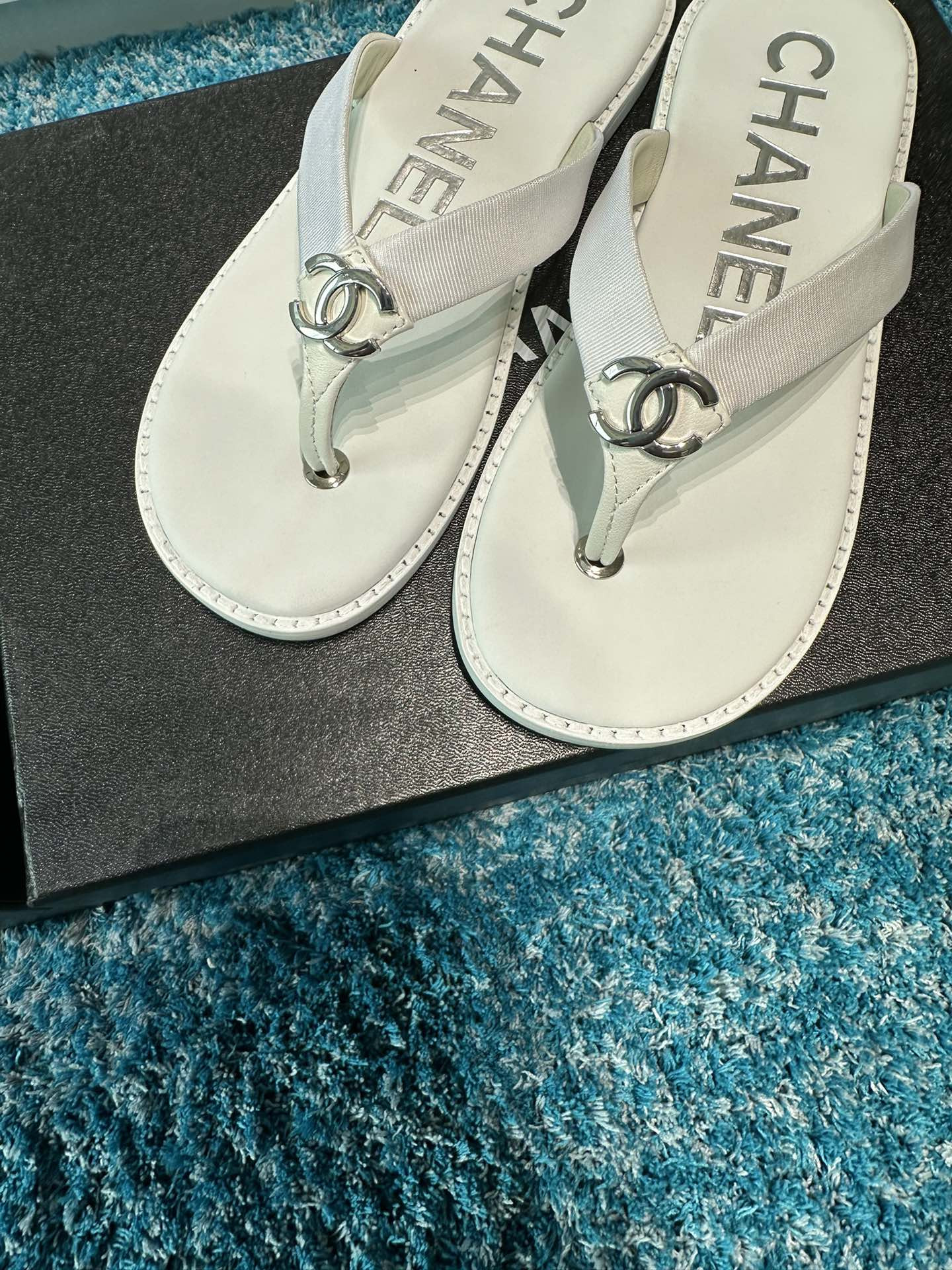 UA Ch*el THONGS