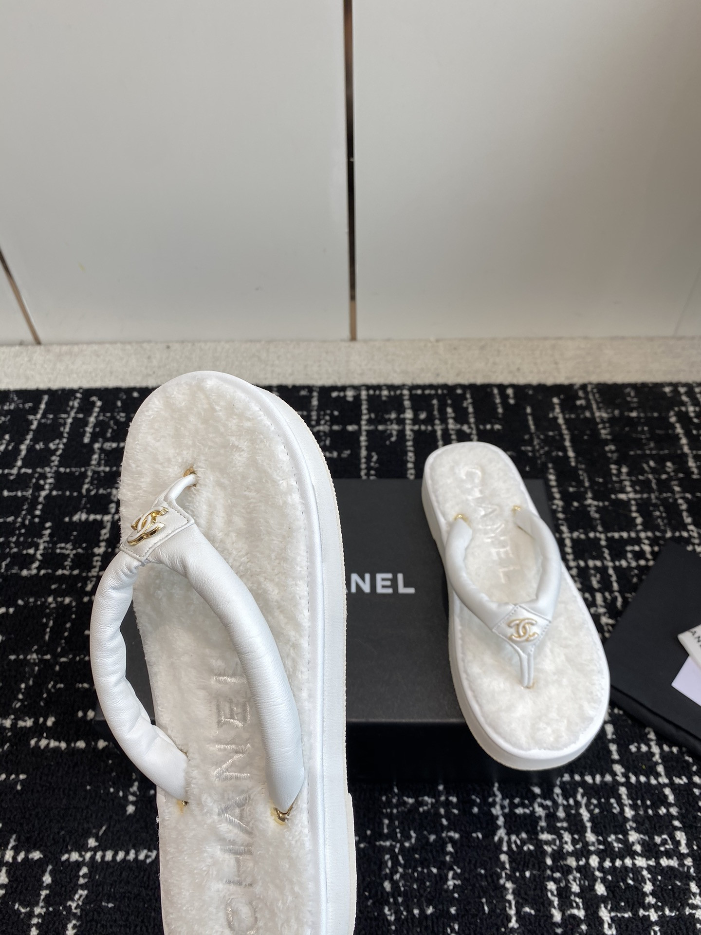 UA Ch*el THONGS