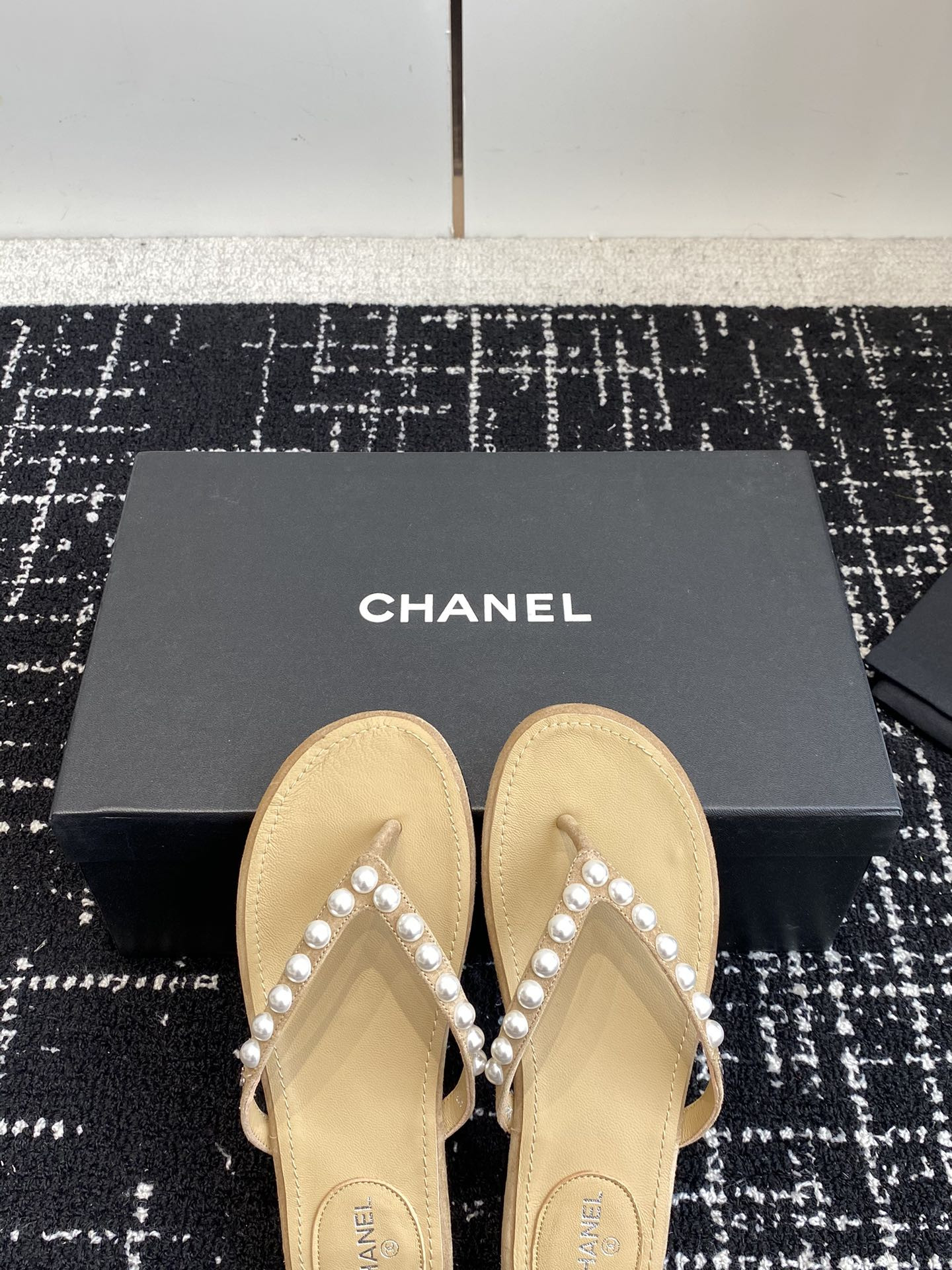 UA Ch*el THONGS