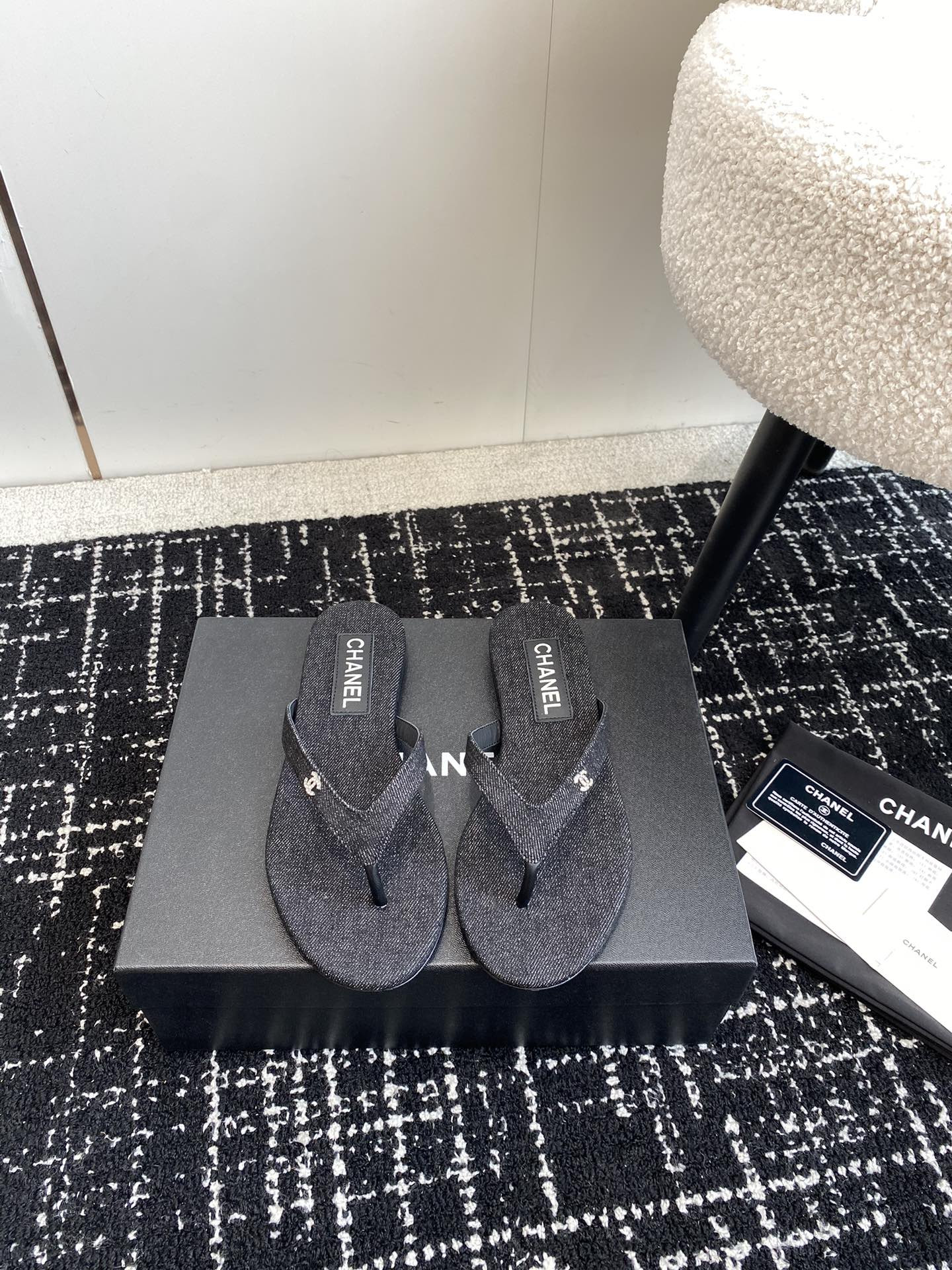 UA Ch*el THONGS