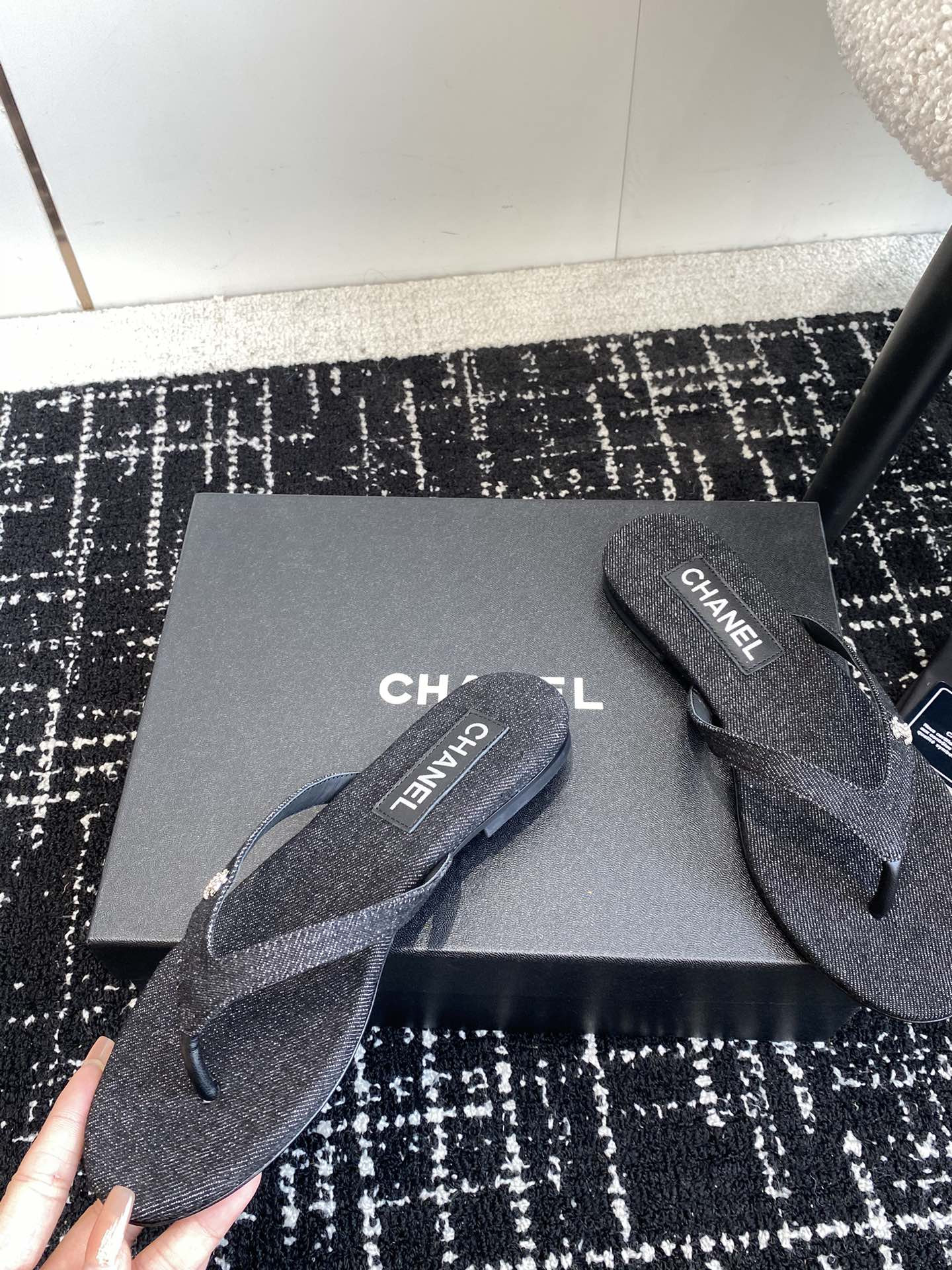 UA Ch*el THONGS