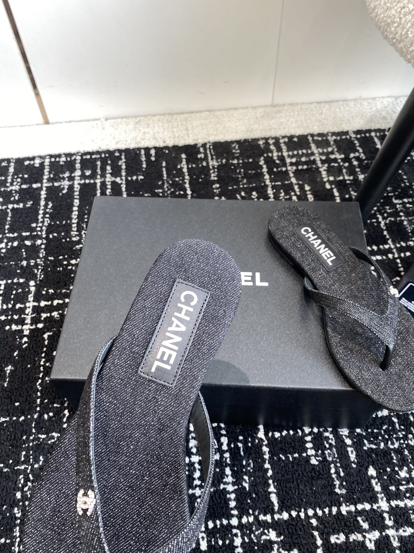 UA Ch*el THONGS