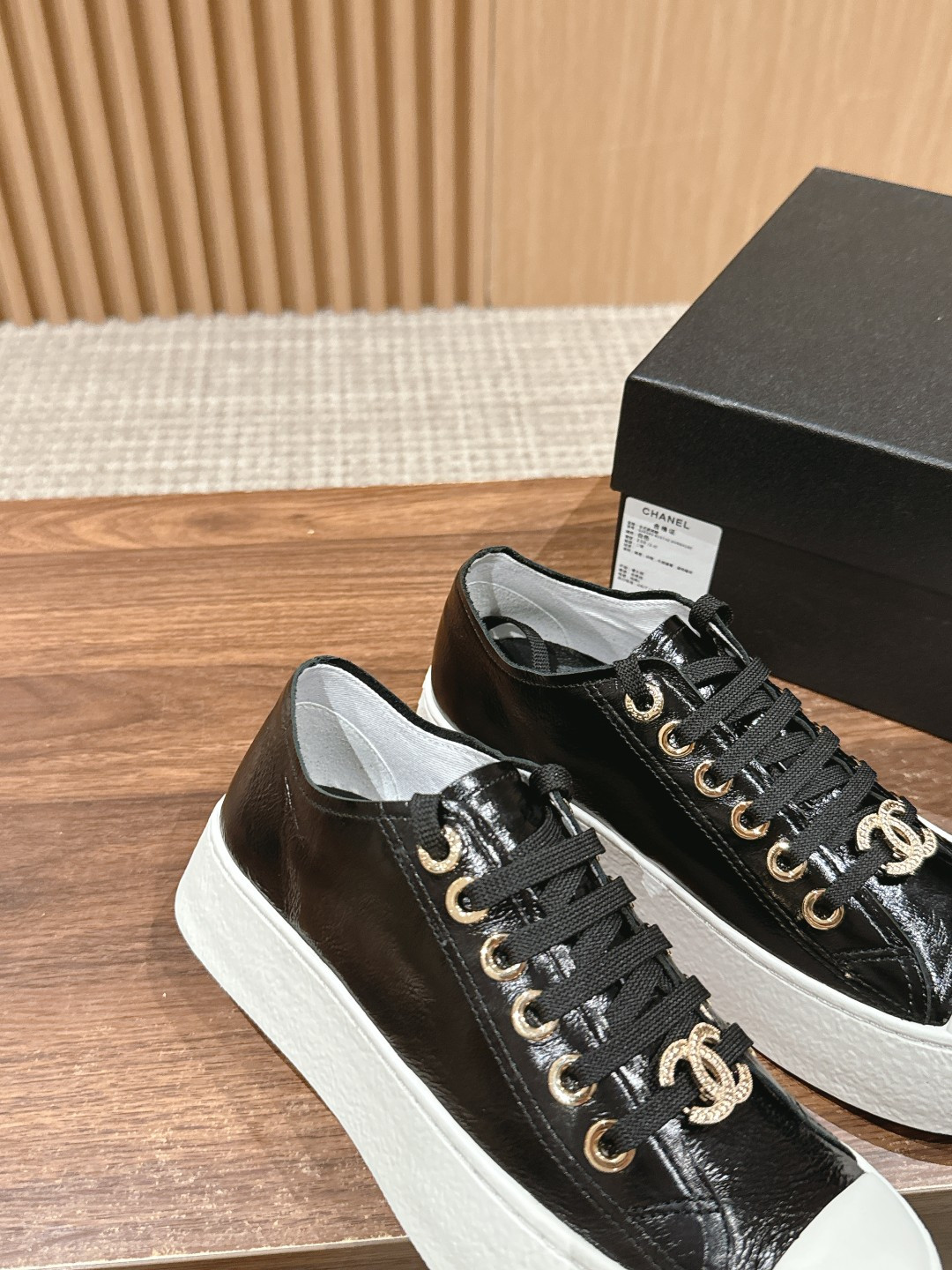 UA Ch*el SNEAKER