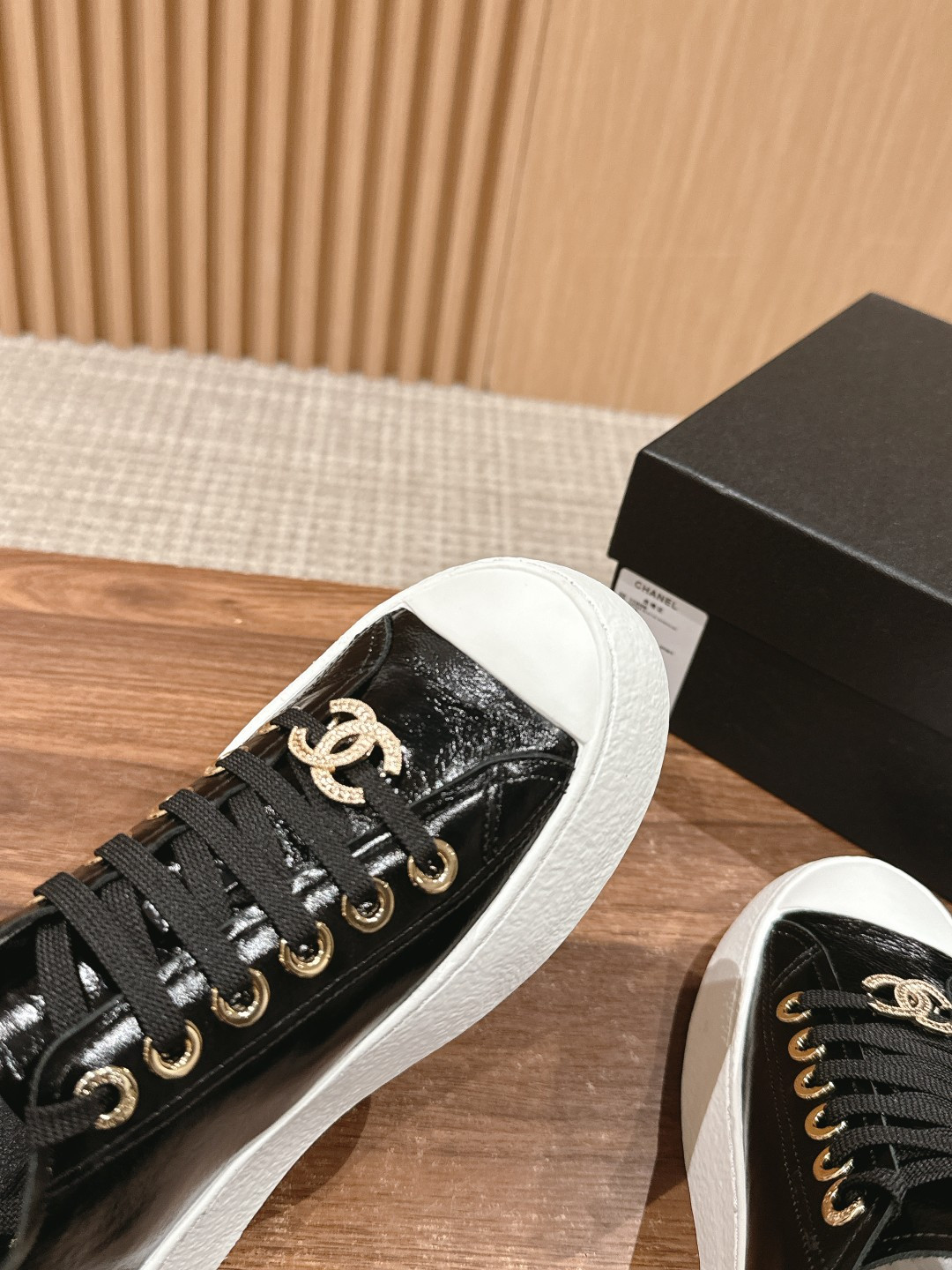 UA Ch*el SNEAKER