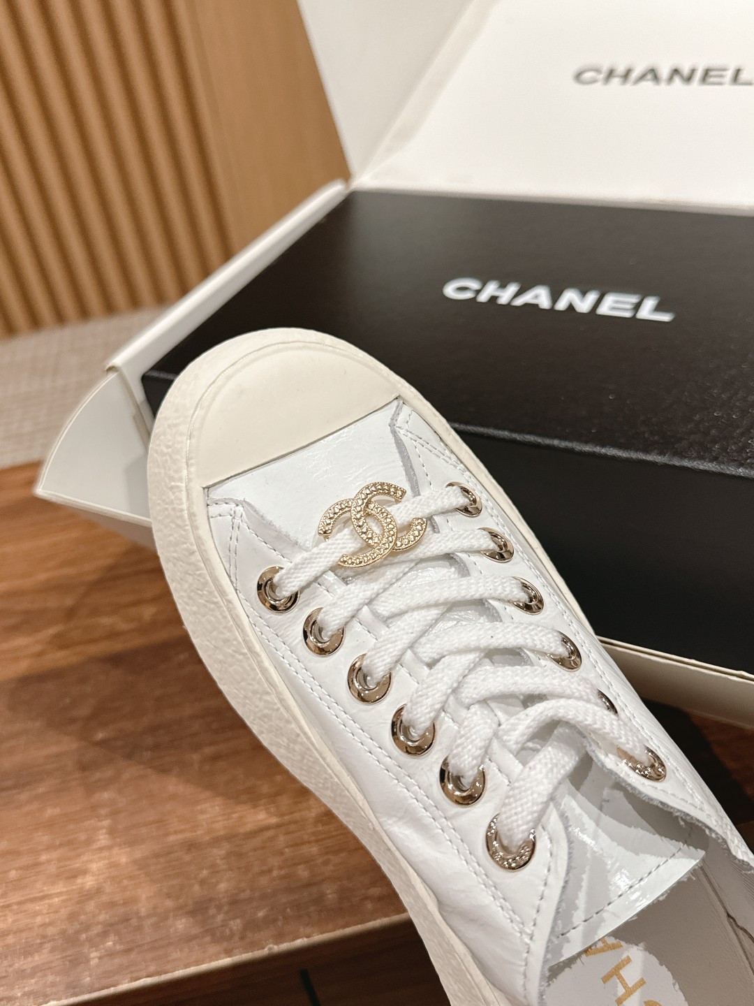 UA Ch*el SNEAKER