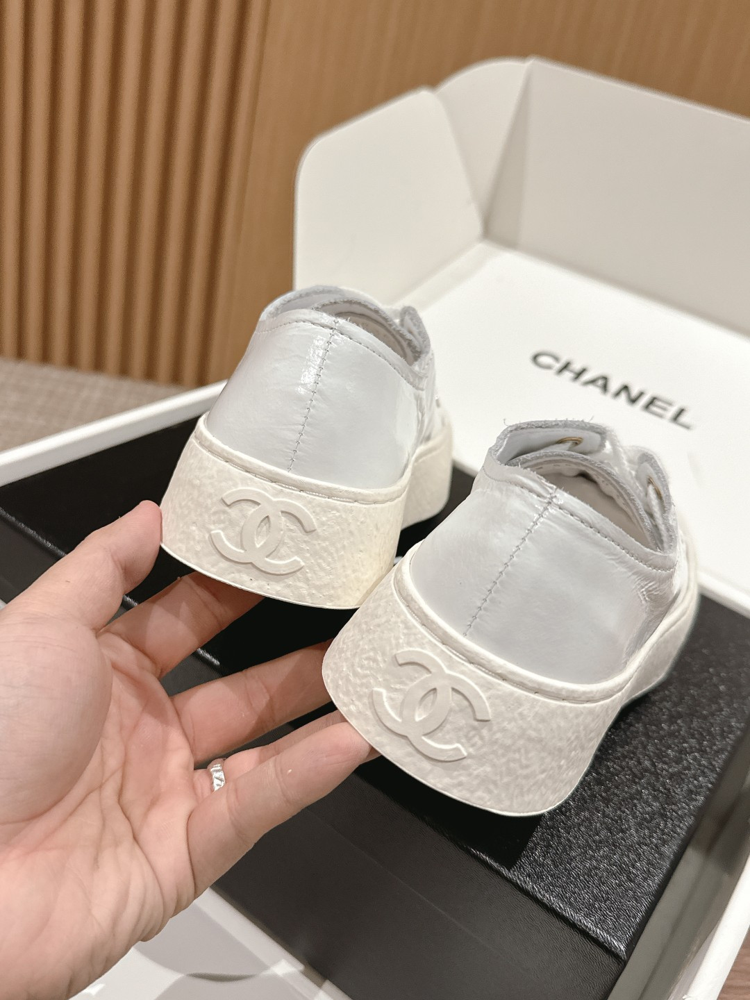 UA Ch*el SNEAKER