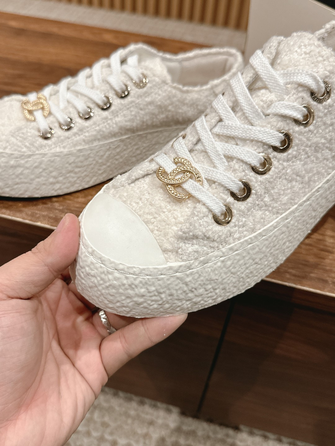 UA Ch*el SNEAKER