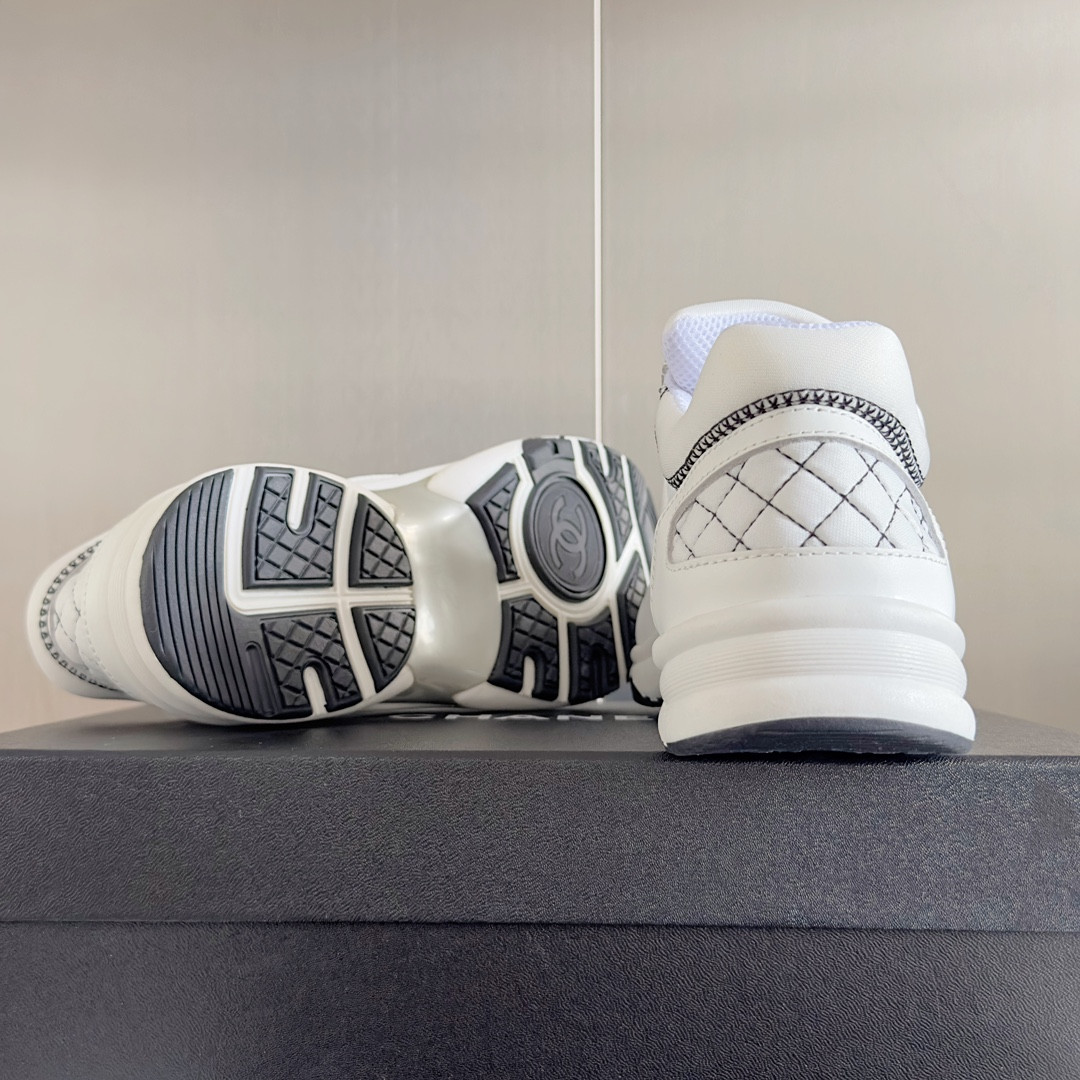 UA Ch*el SNEAKER