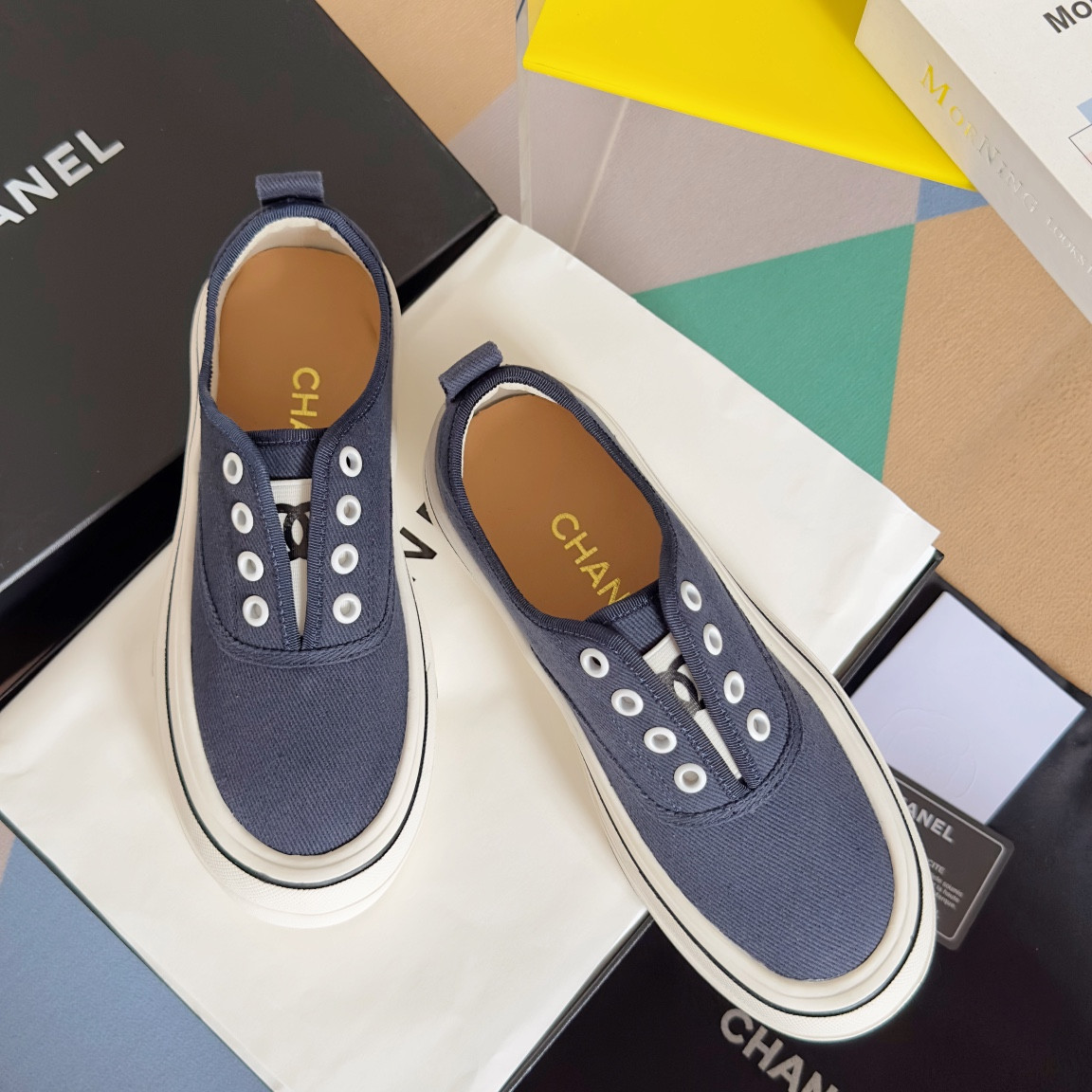 UA Ch*el SNEAKER