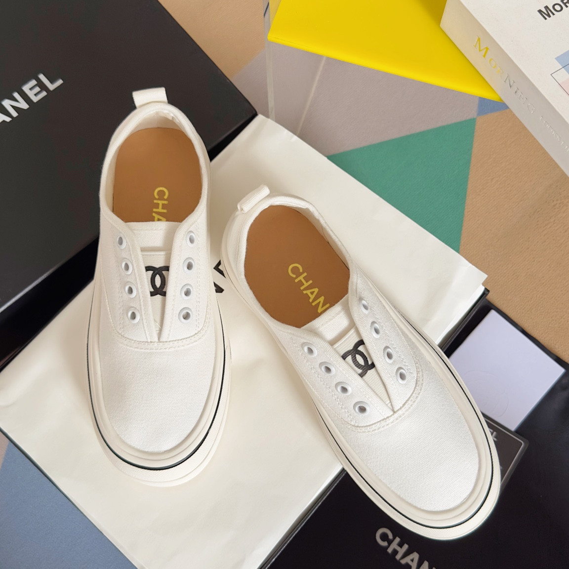 UA Ch*el SNEAKER