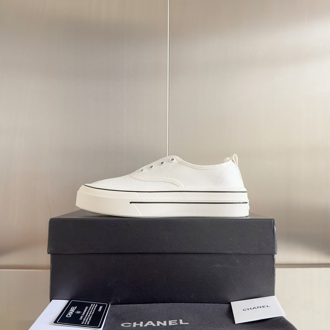 UA Ch*el SNEAKER